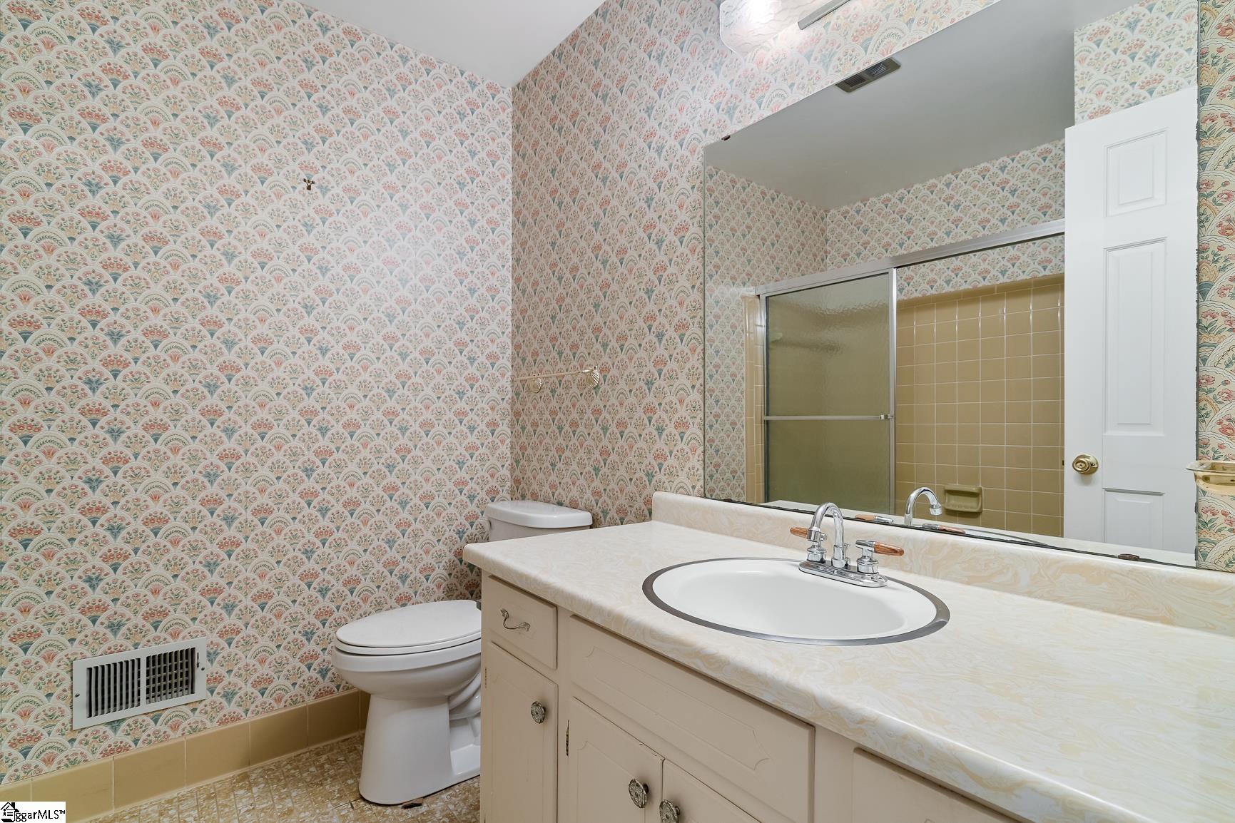 114 Woodcliff Court Simpsonville, SC 29681