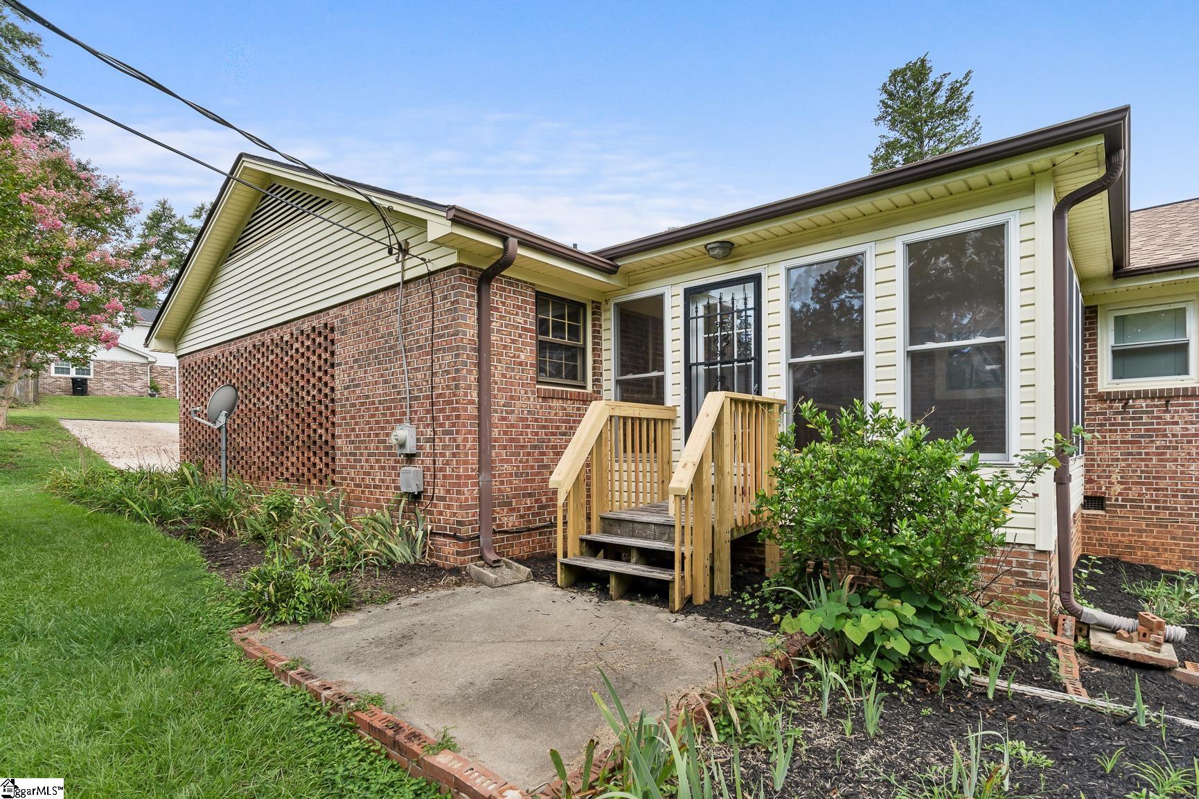114 Woodcliff Court Simpsonville, SC 29681