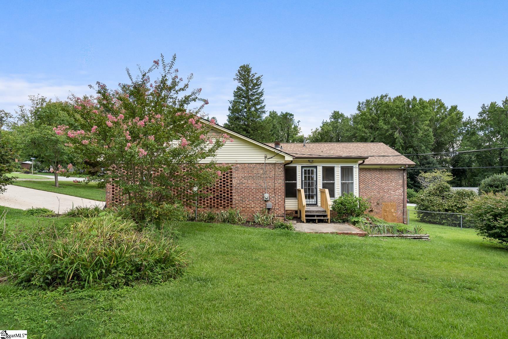 114 Woodcliff Court Simpsonville, SC 29681