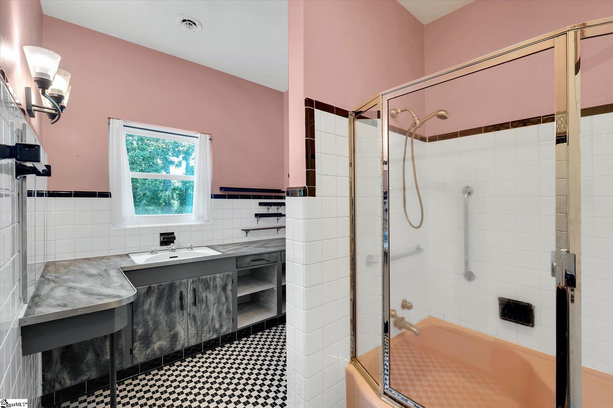 503 Watford Avenue Greenwood, SC 29652