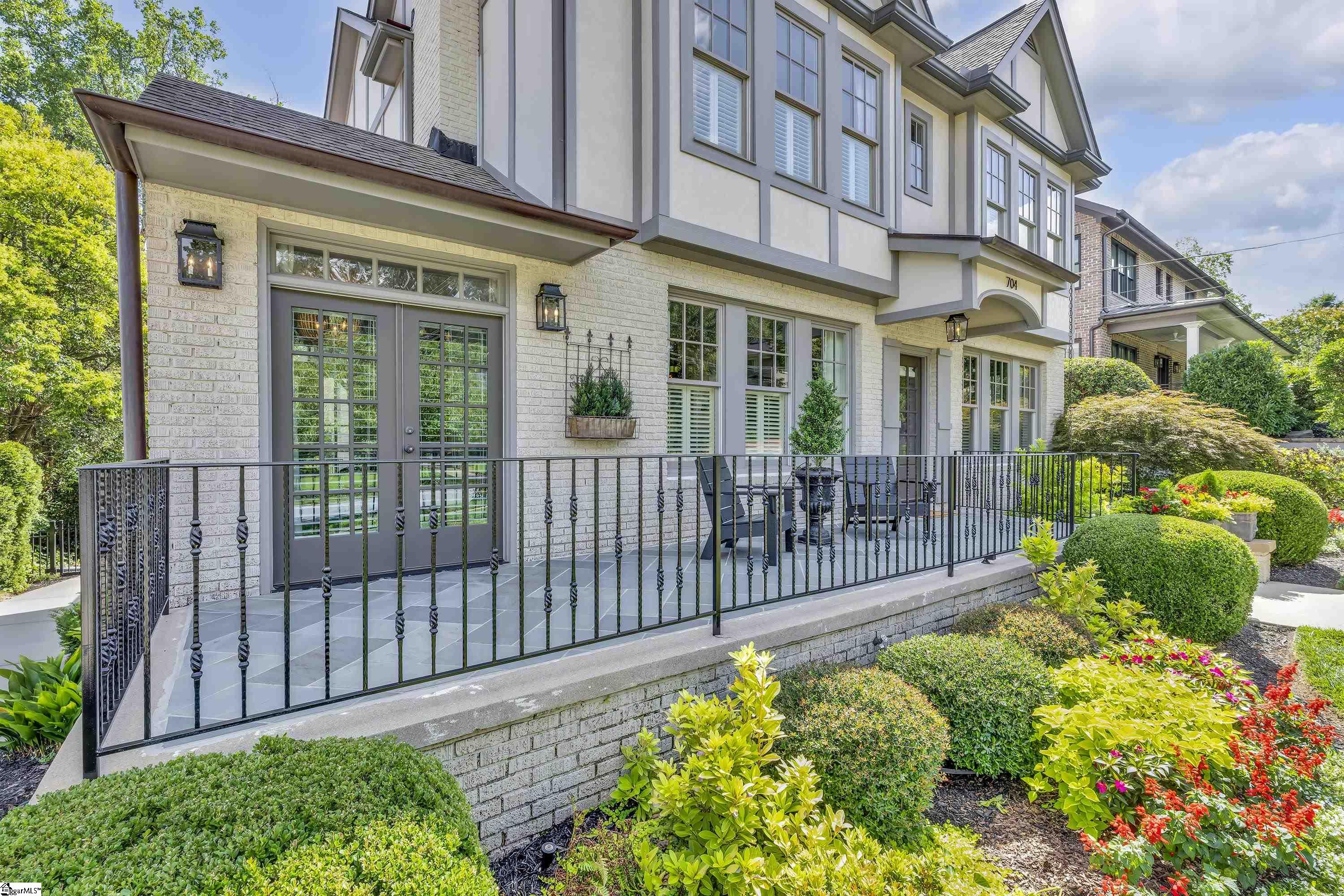 704 Crescent Avenue Greenville, SC 29601