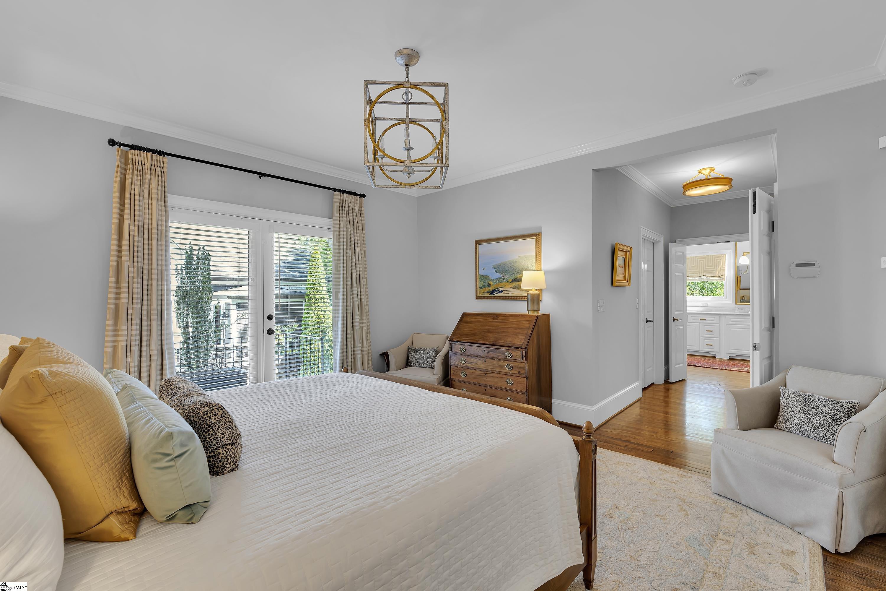 704 Crescent Avenue Greenville, SC 29601