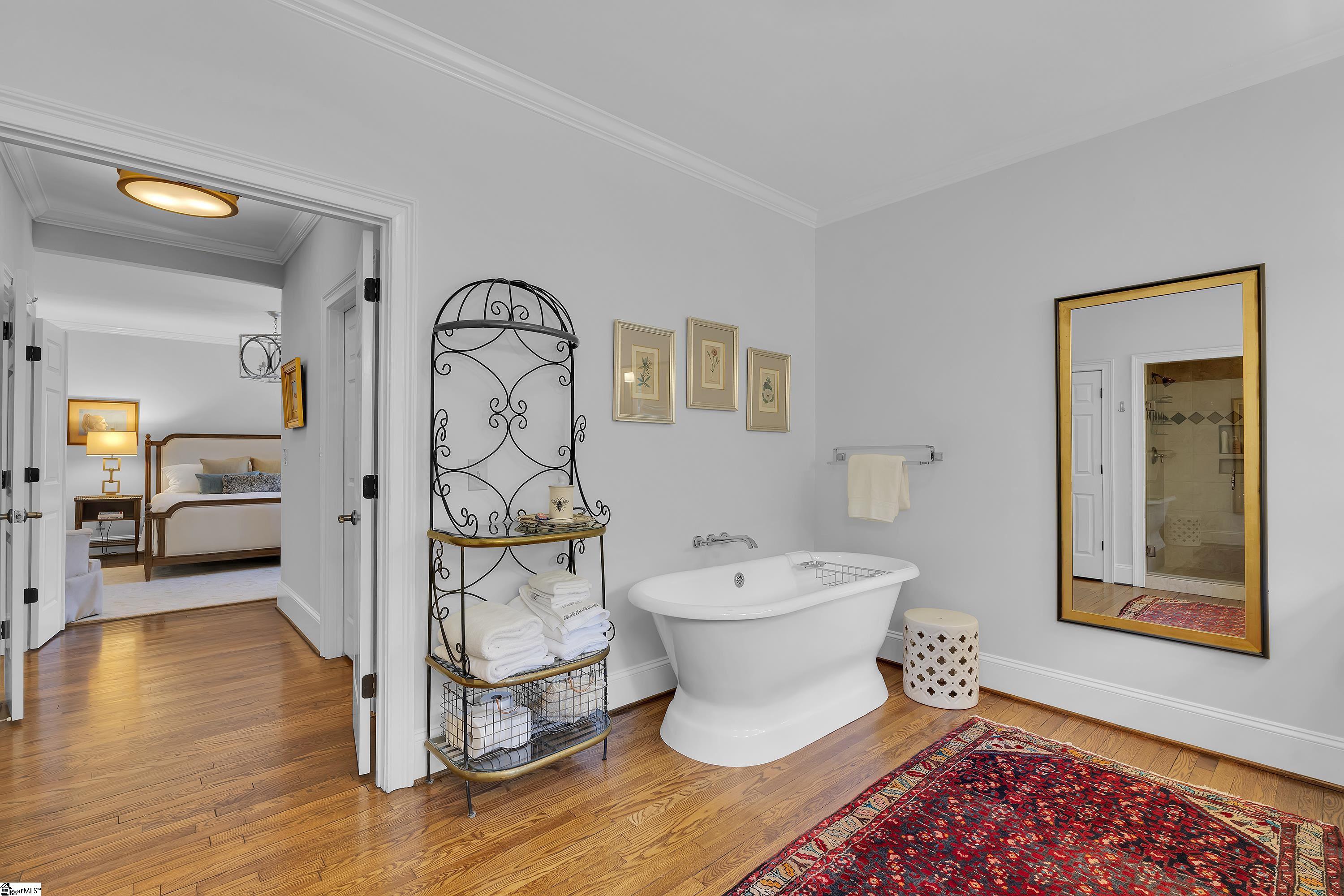 704 Crescent Avenue Greenville, SC 29601