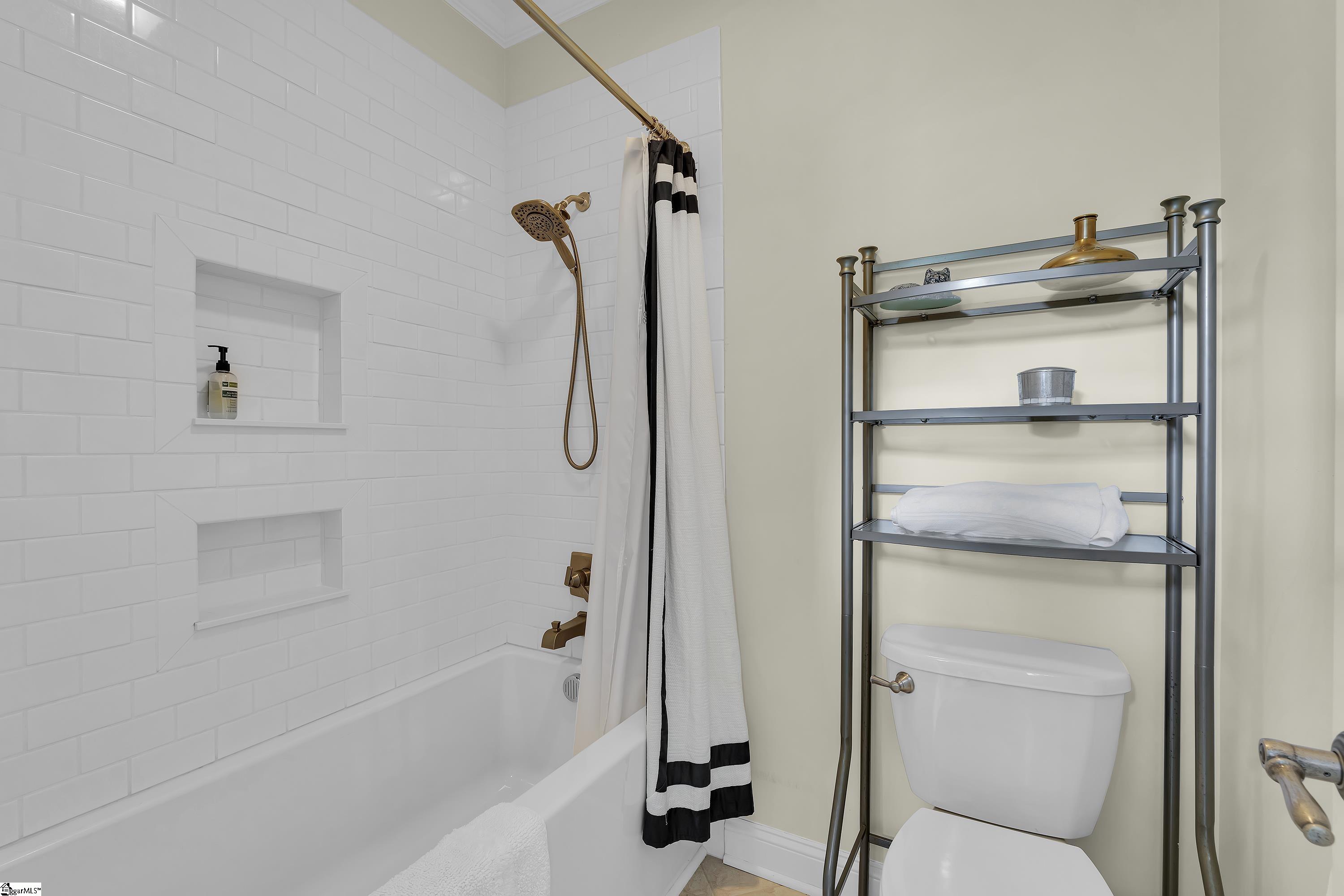 704 Crescent Avenue Greenville, SC 29601