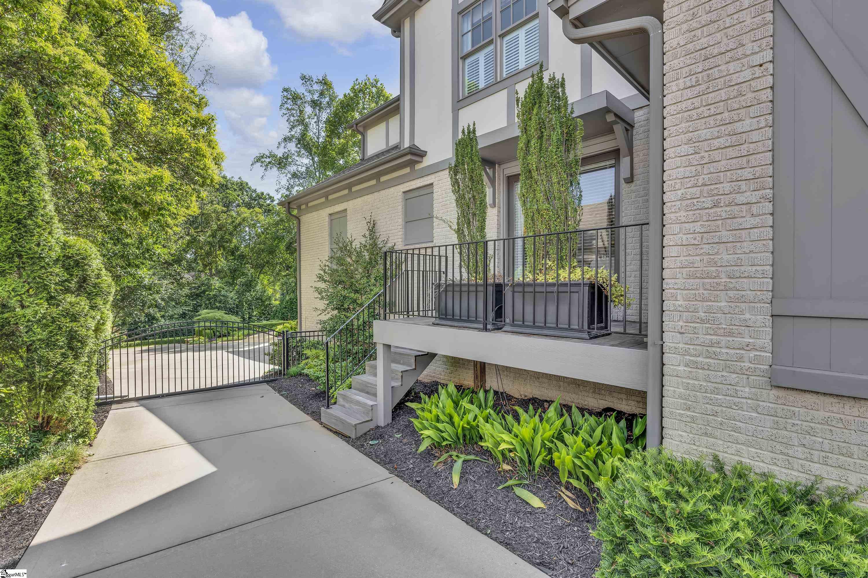 704 Crescent Avenue Greenville, SC 29601