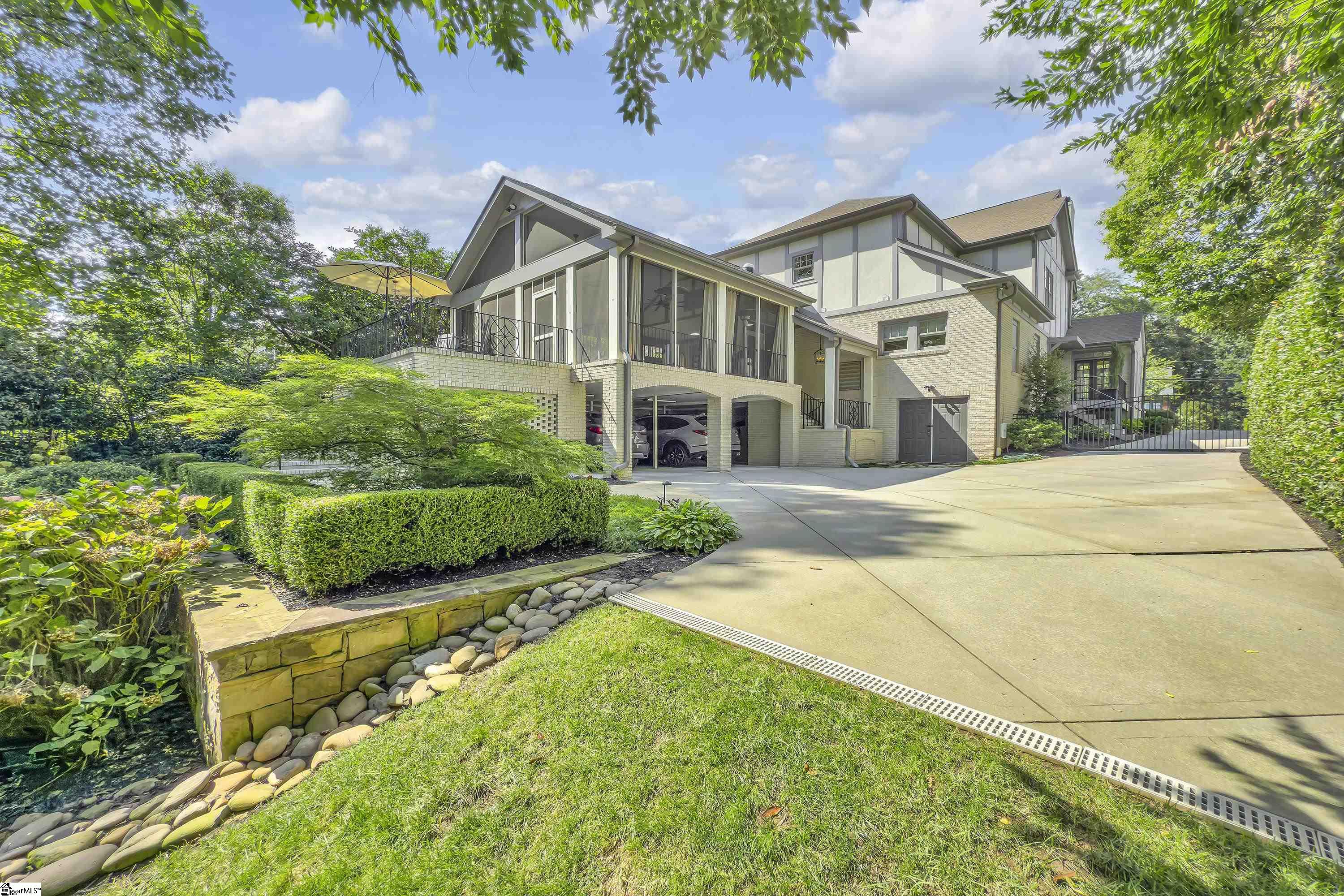 704 Crescent Avenue Greenville, SC 29601