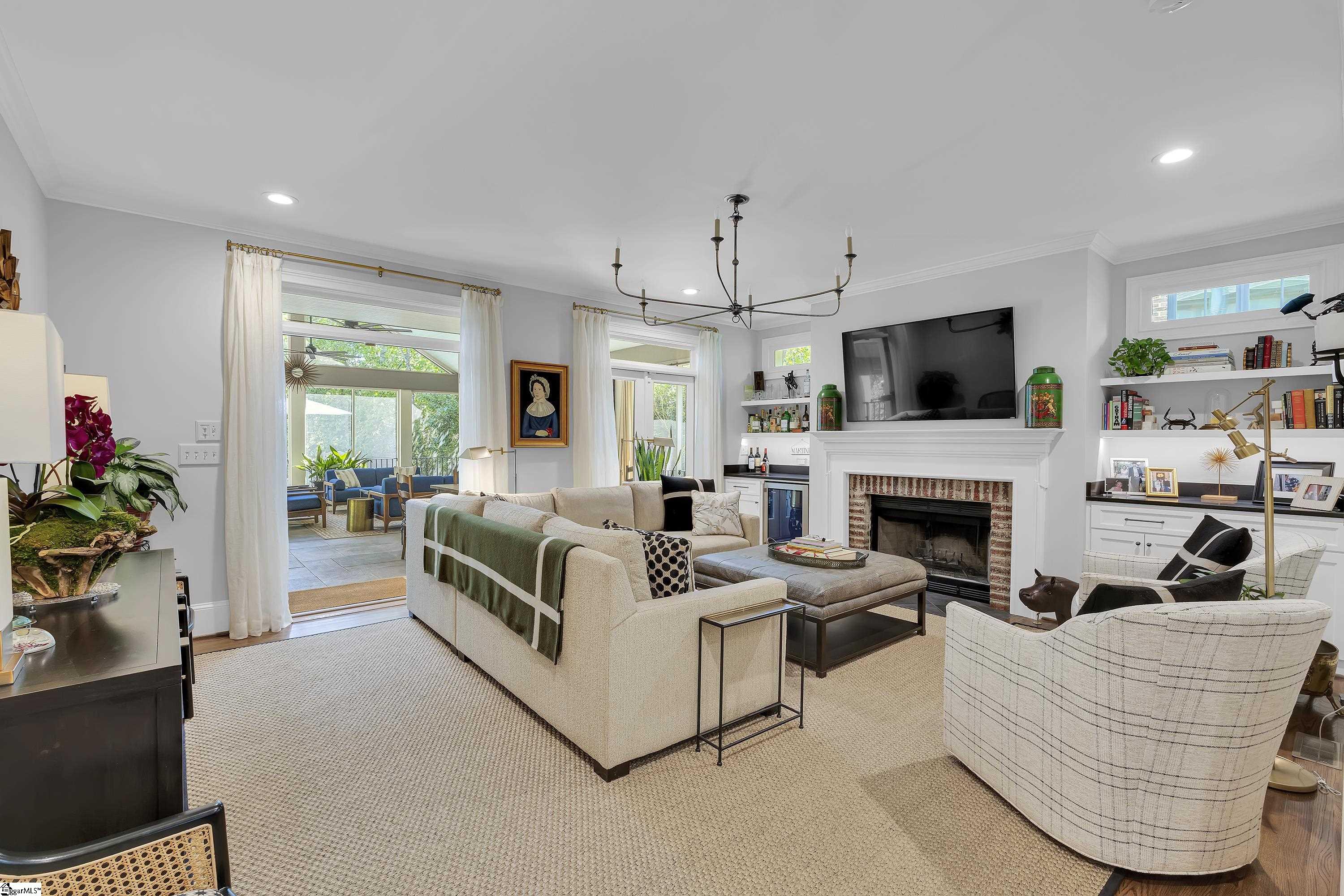 704 Crescent Avenue Greenville, SC 29601