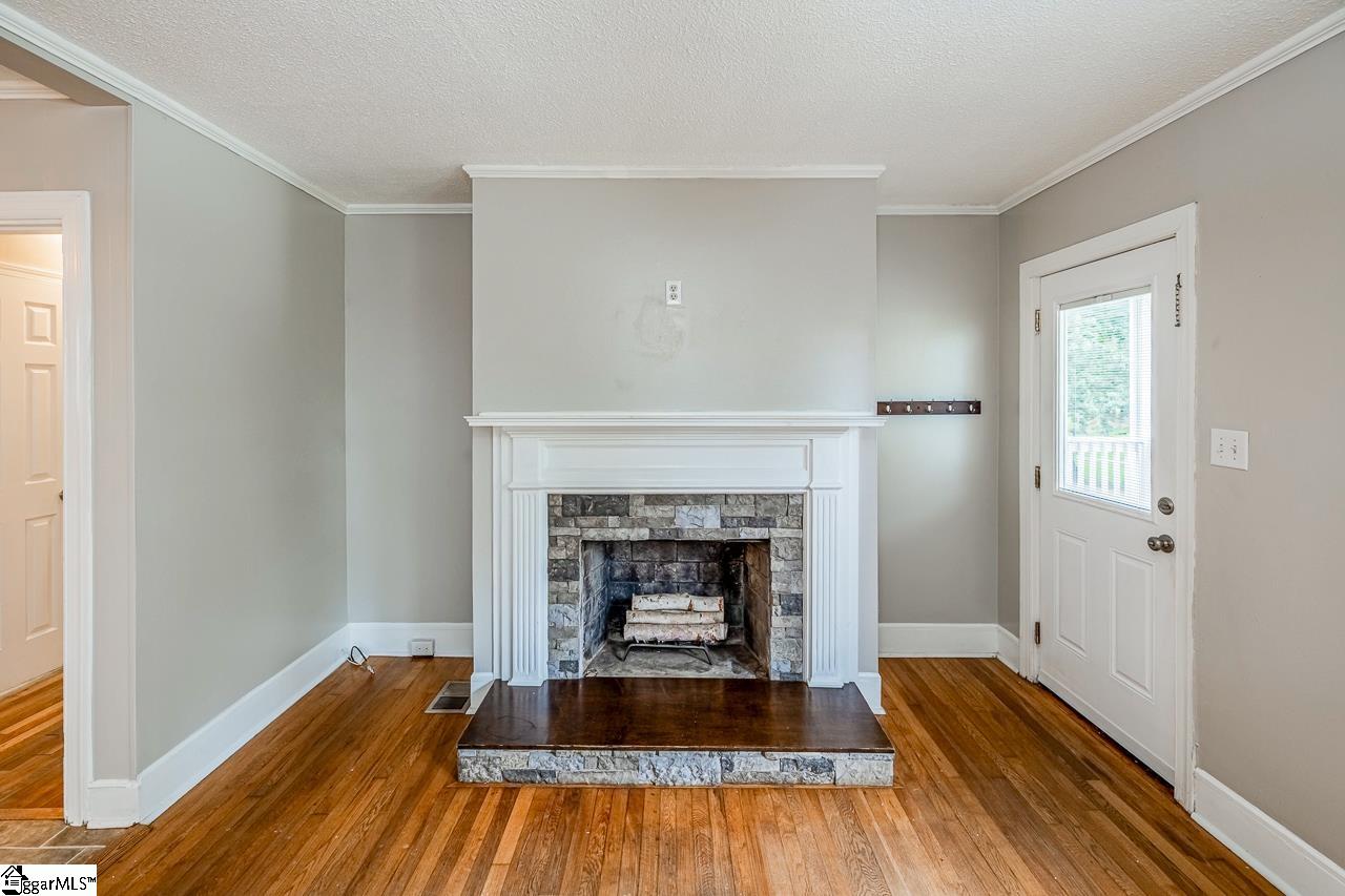 131 S Cleveland Park Drive Spartanburg, SC 29303