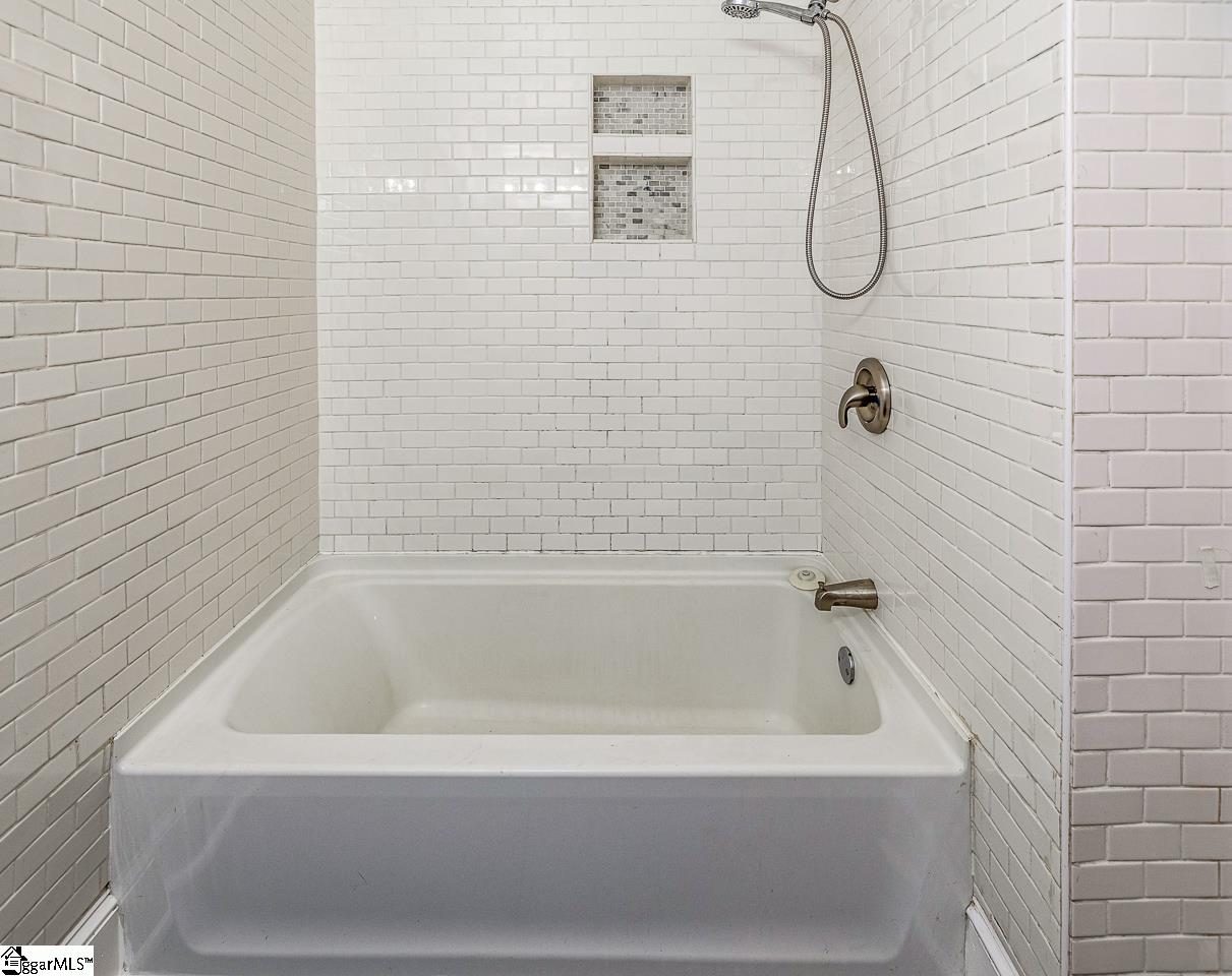131 S Cleveland Park Drive Spartanburg, SC 29303