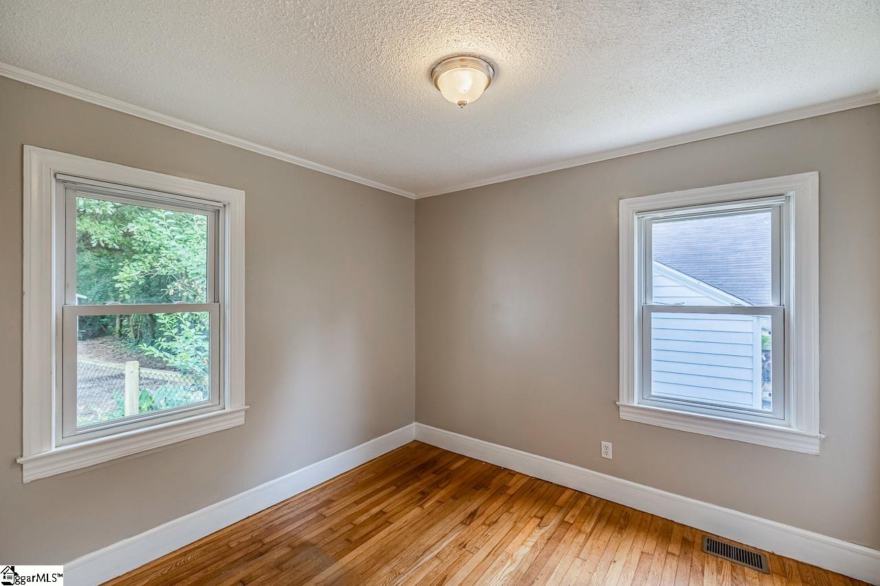 131 S Cleveland Park Drive Spartanburg, SC 29303
