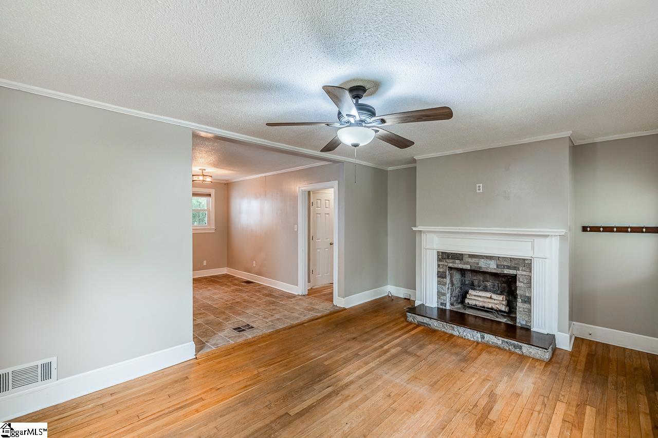 131 S Cleveland Park Drive Spartanburg, SC 29303