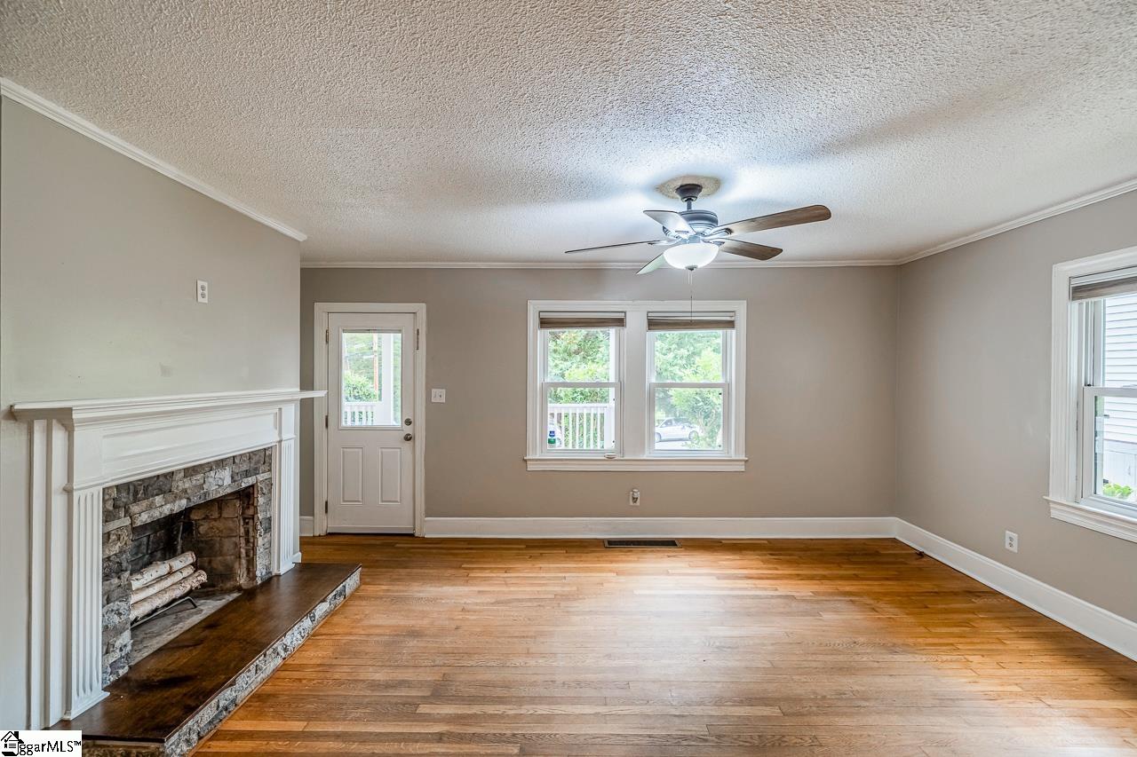131 S Cleveland Park Drive Spartanburg, SC 29303