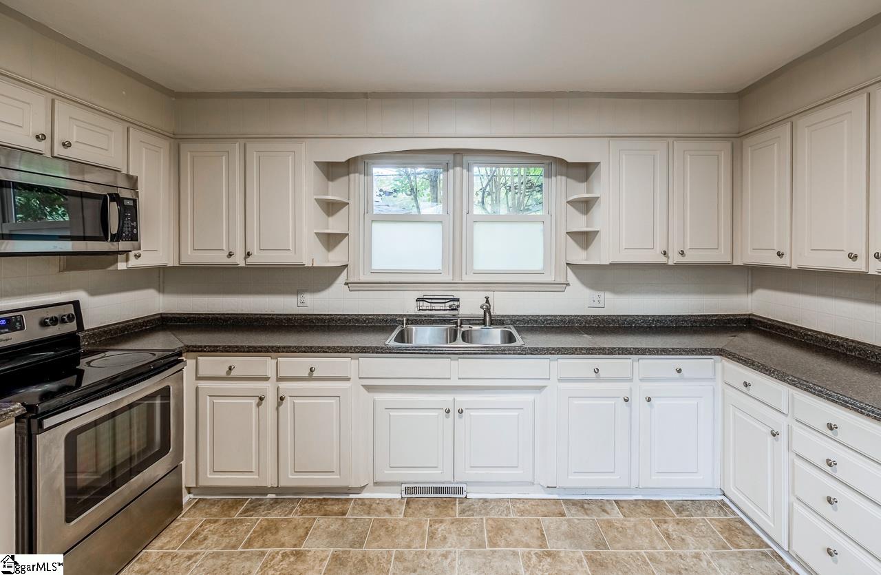 131 S Cleveland Park Drive Spartanburg, SC 29303