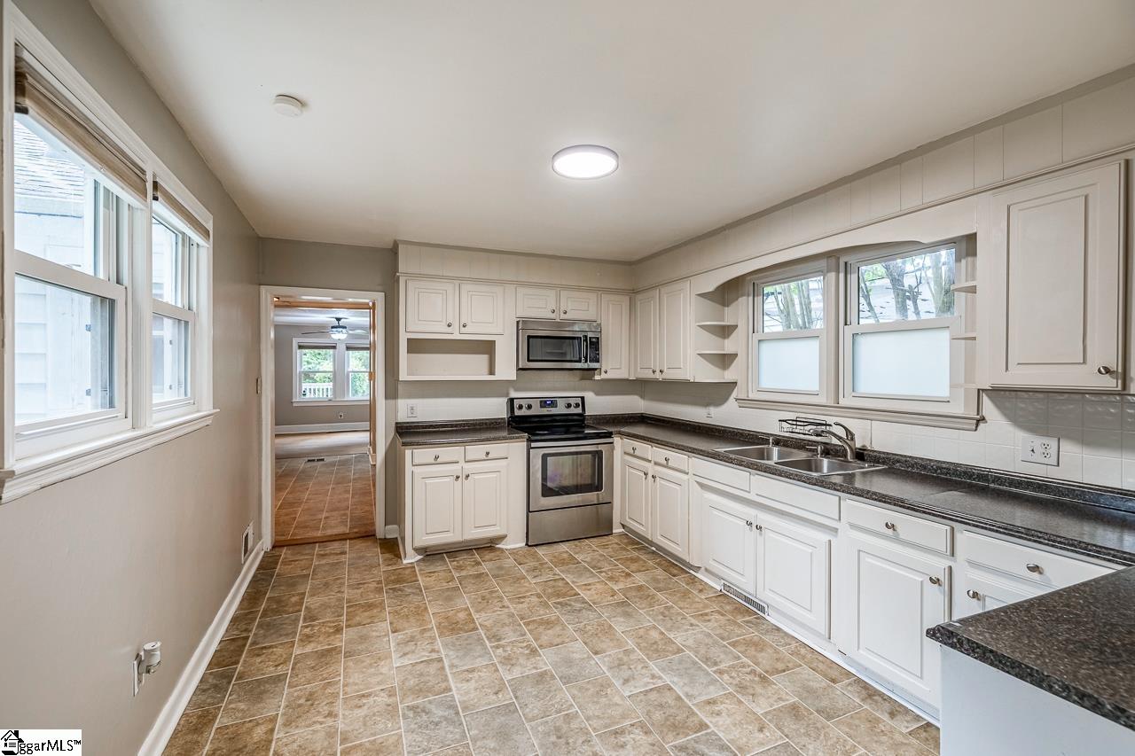 131 S Cleveland Park Drive Spartanburg, SC 29303