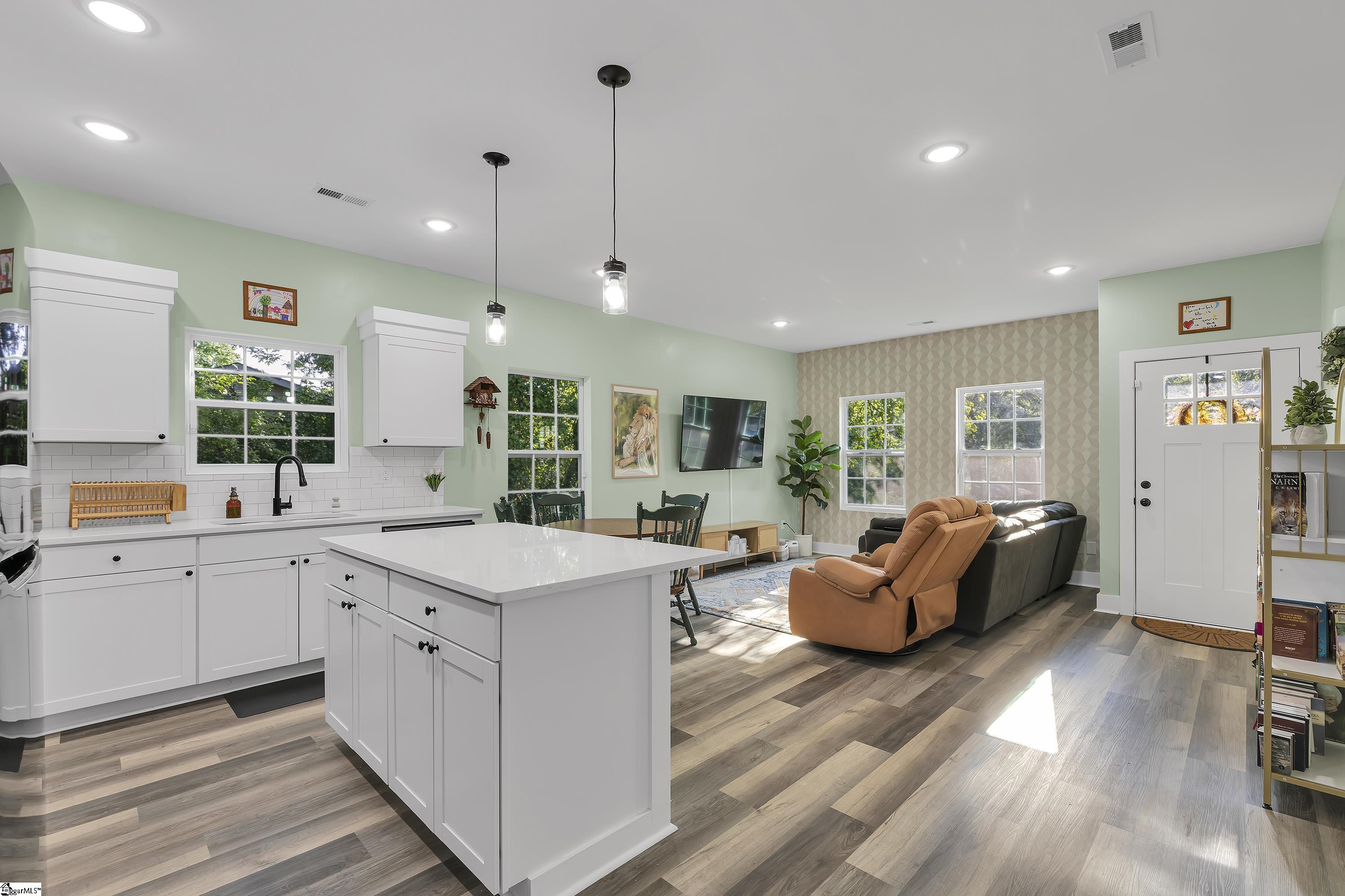128 Broad Street Wellford, SC 29385
