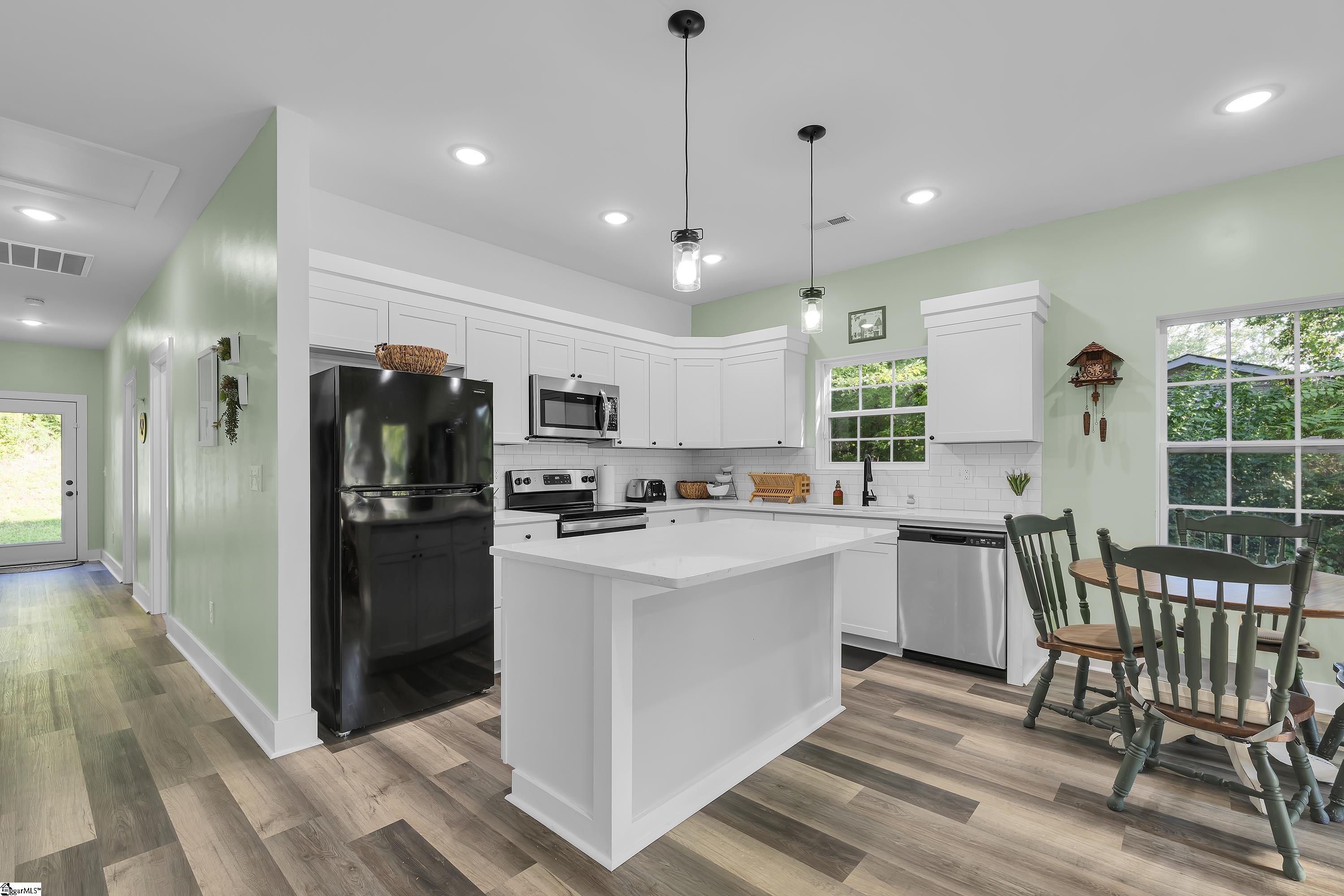128 Broad Street Wellford, SC 29385
