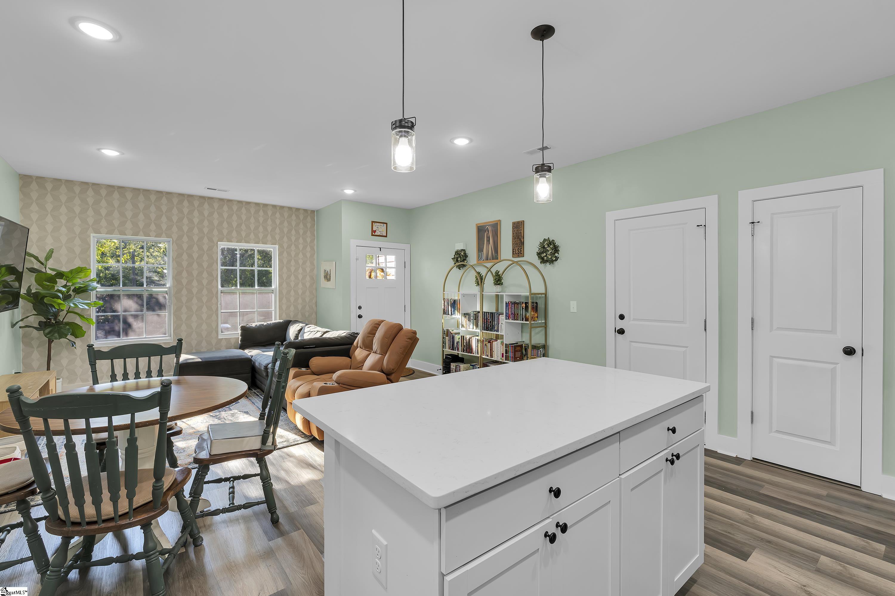 128 Broad Street Wellford, SC 29385
