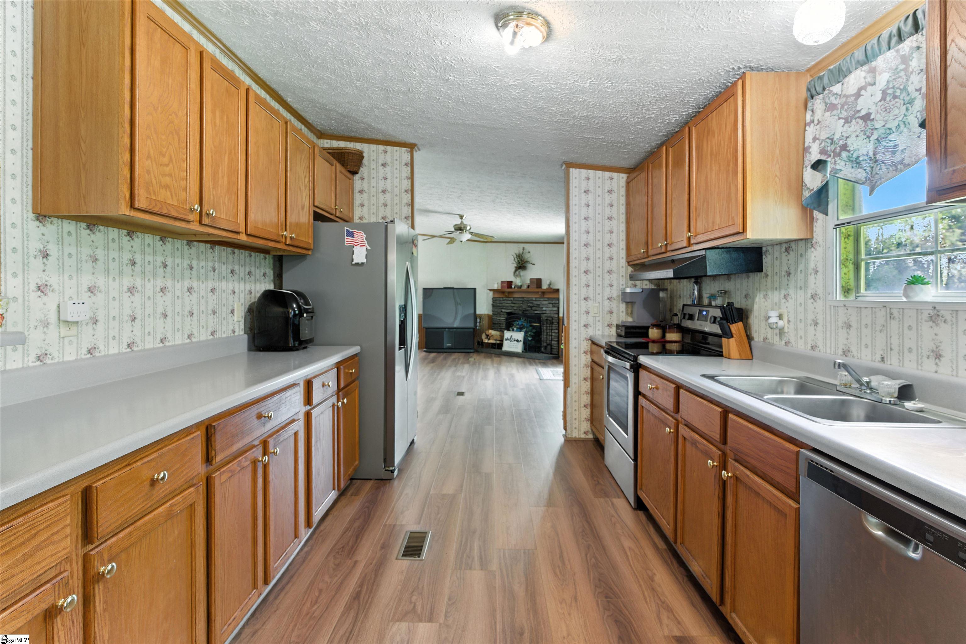 8951 W Hwy 76 W Laurens, SC 29360