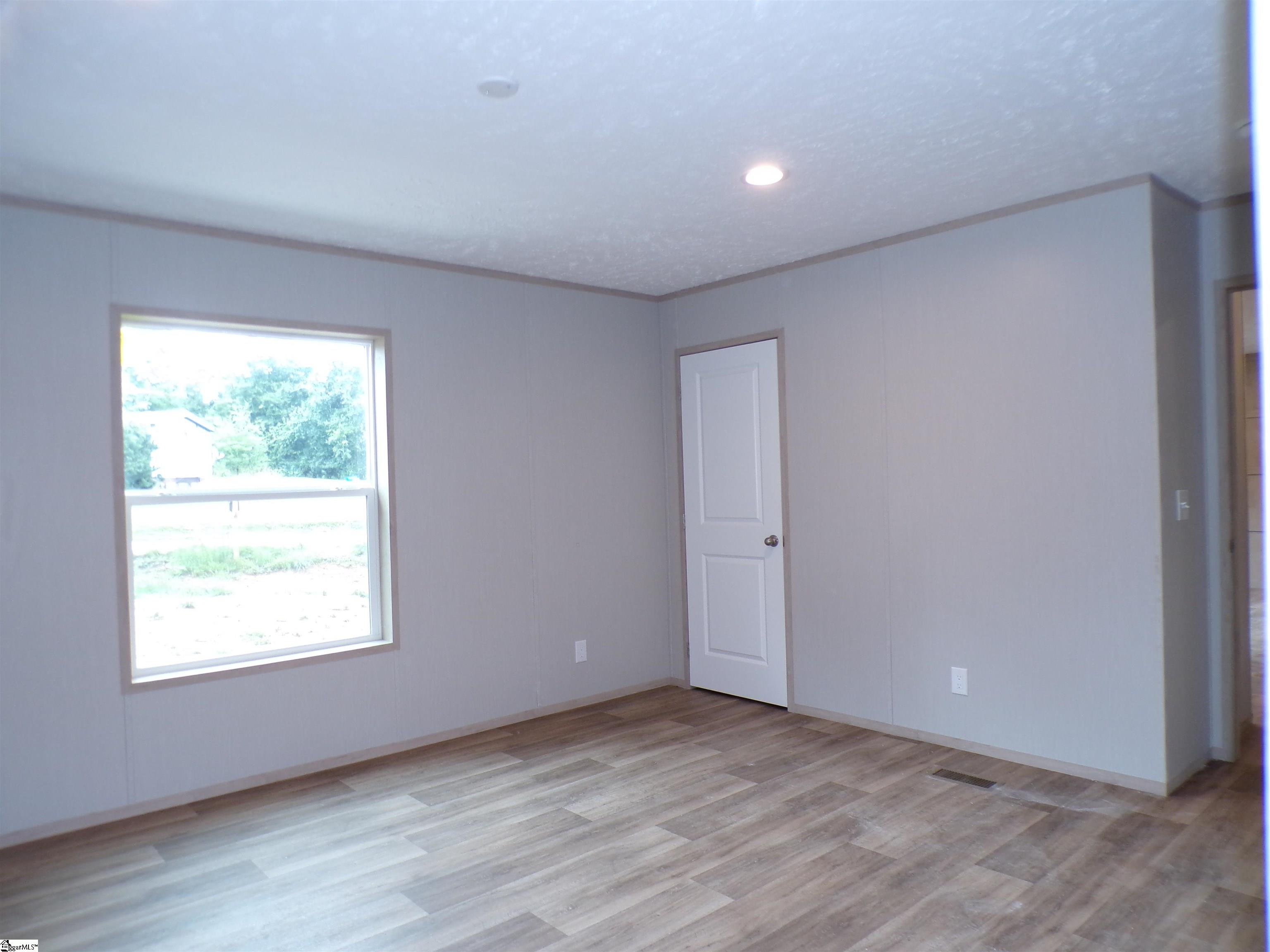 185 Hilltop Drive Chesnee, SC 29323