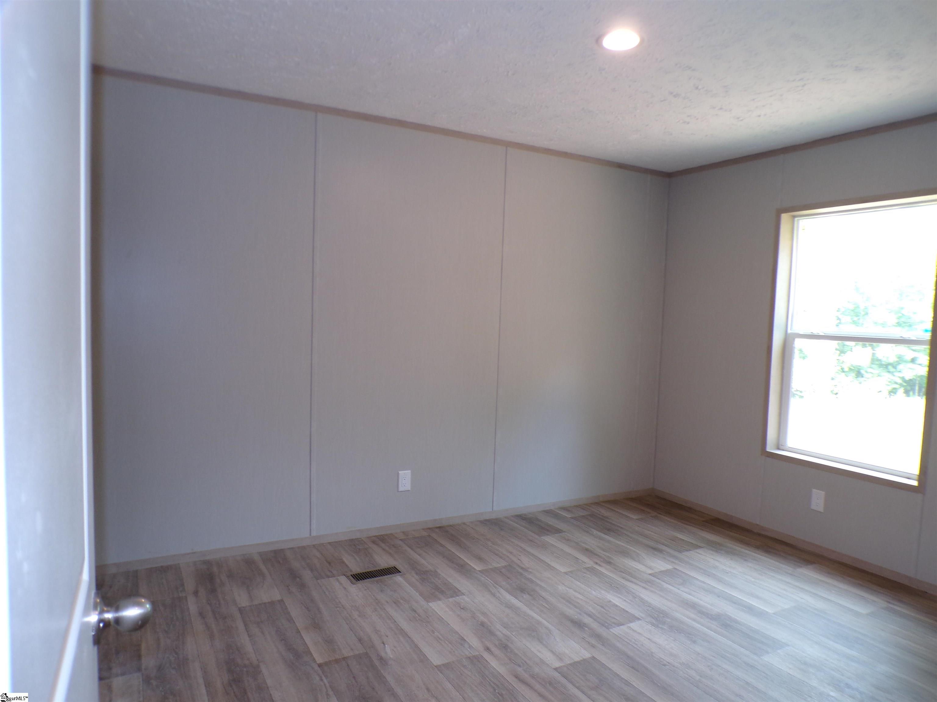 185 Hilltop Drive Chesnee, SC 29323
