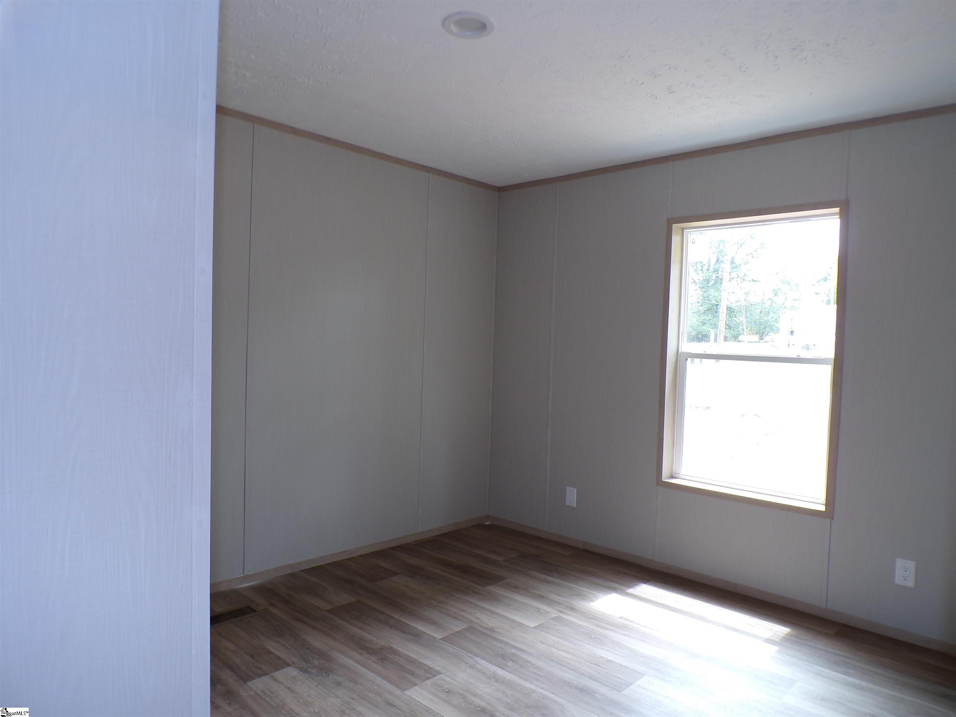 185 Hilltop Drive Chesnee, SC 29323
