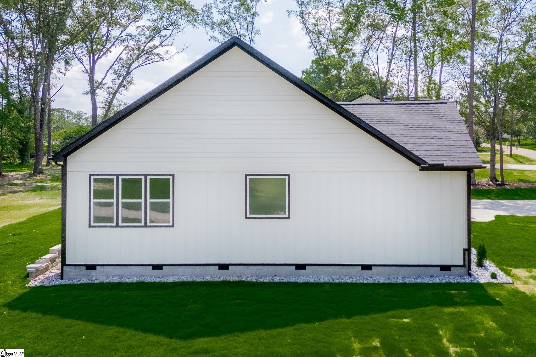 48 Simmons Street Wellford, SC 29385