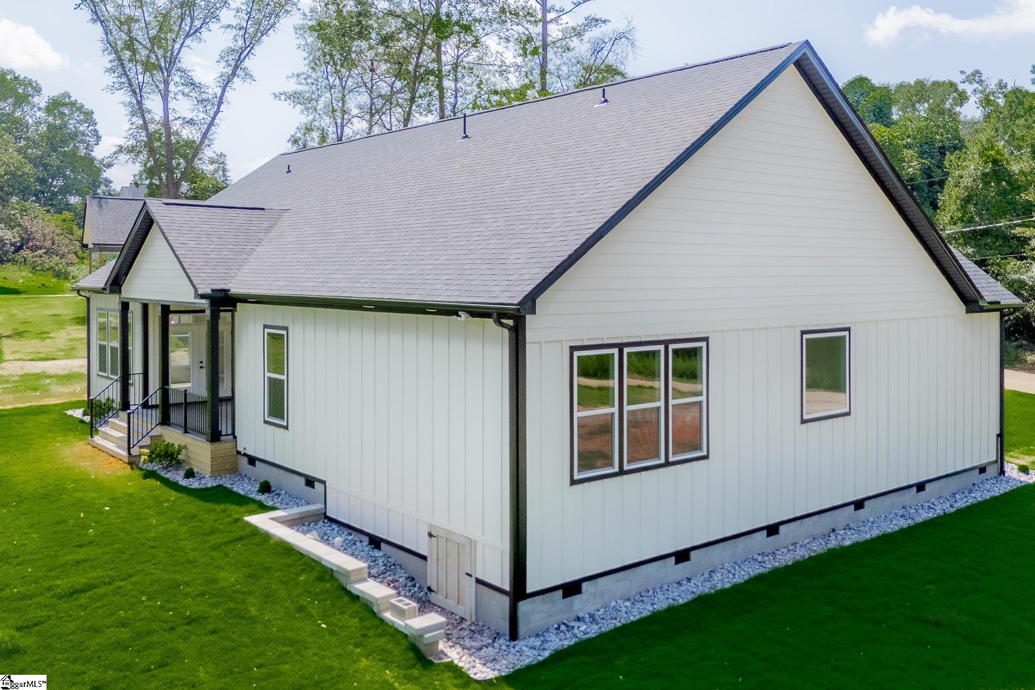 48 Simmons Street Wellford, SC 29385