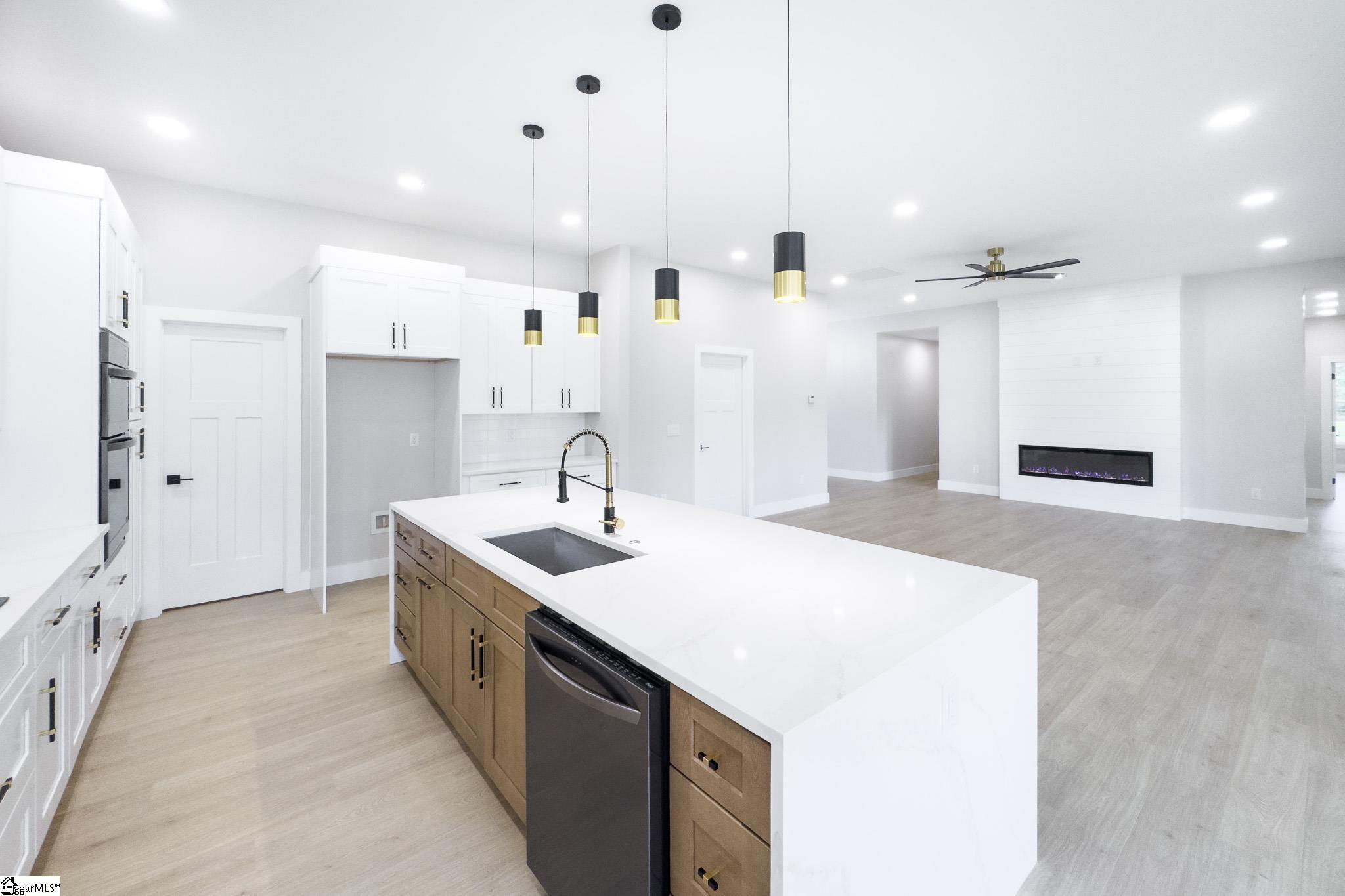48 Simmons Street Wellford, SC 29385