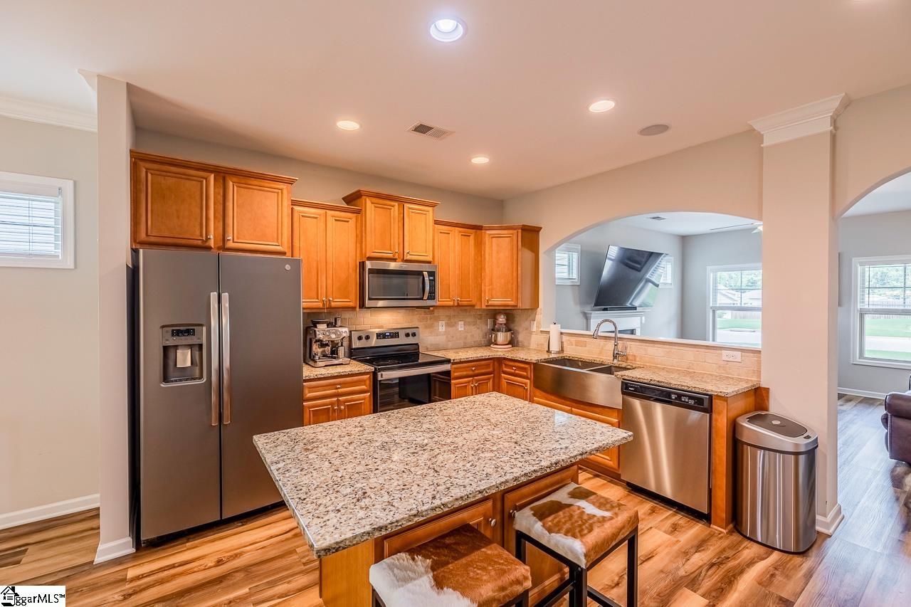 619 Autumn Breeze Walk Inman, SC 29349
