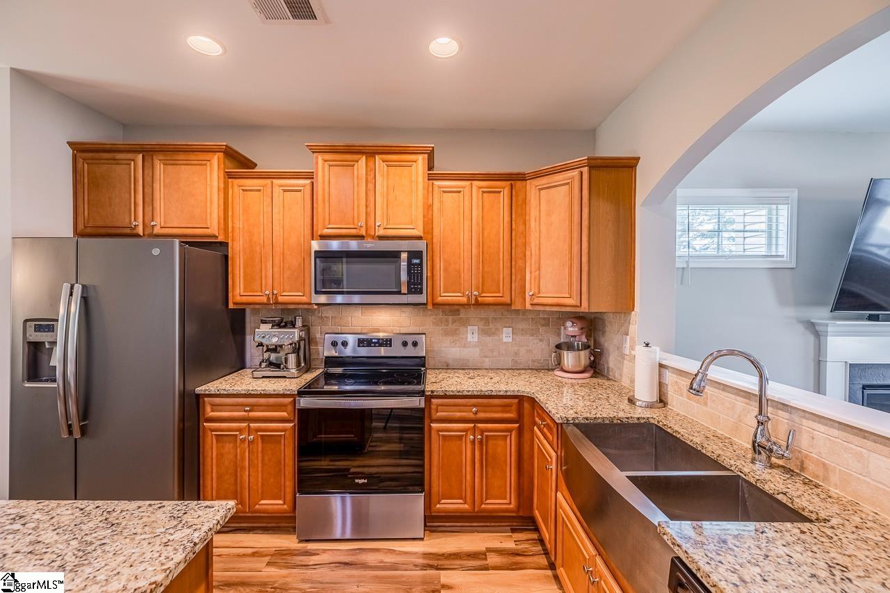 619 Autumn Breeze Walk Inman, SC 29349