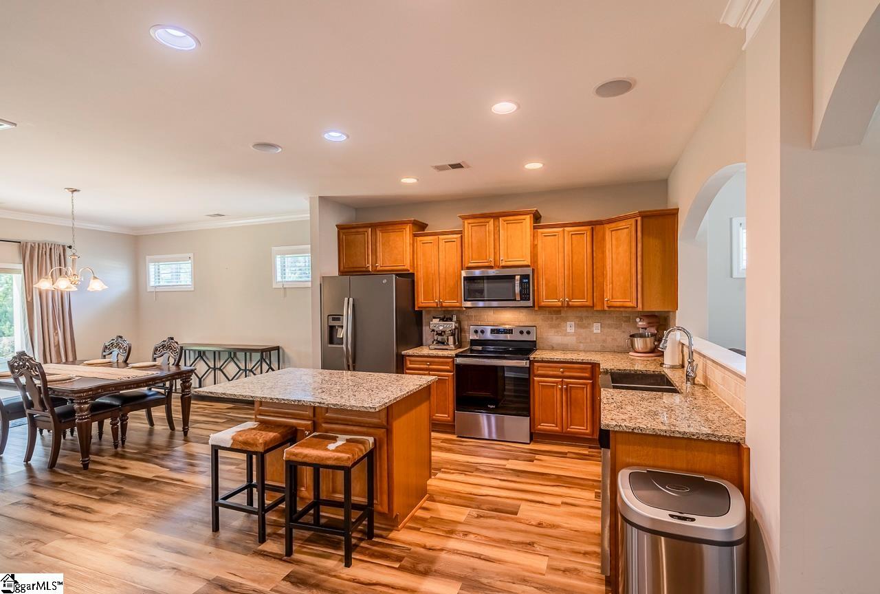 619 Autumn Breeze Walk Inman, SC 29349