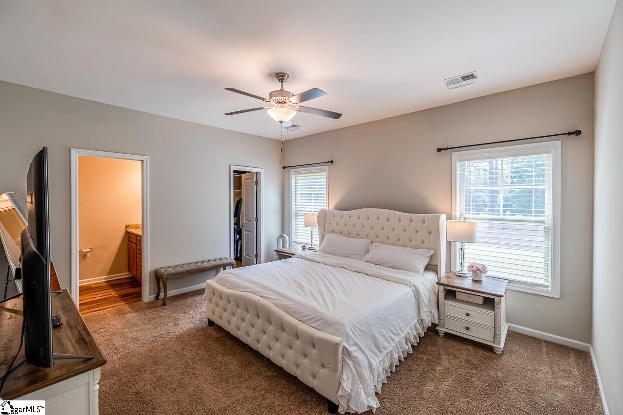 619 Autumn Breeze Walk Inman, SC 29349