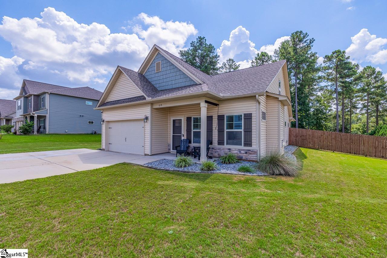 619 Autumn Breeze Walk Inman, SC 29349