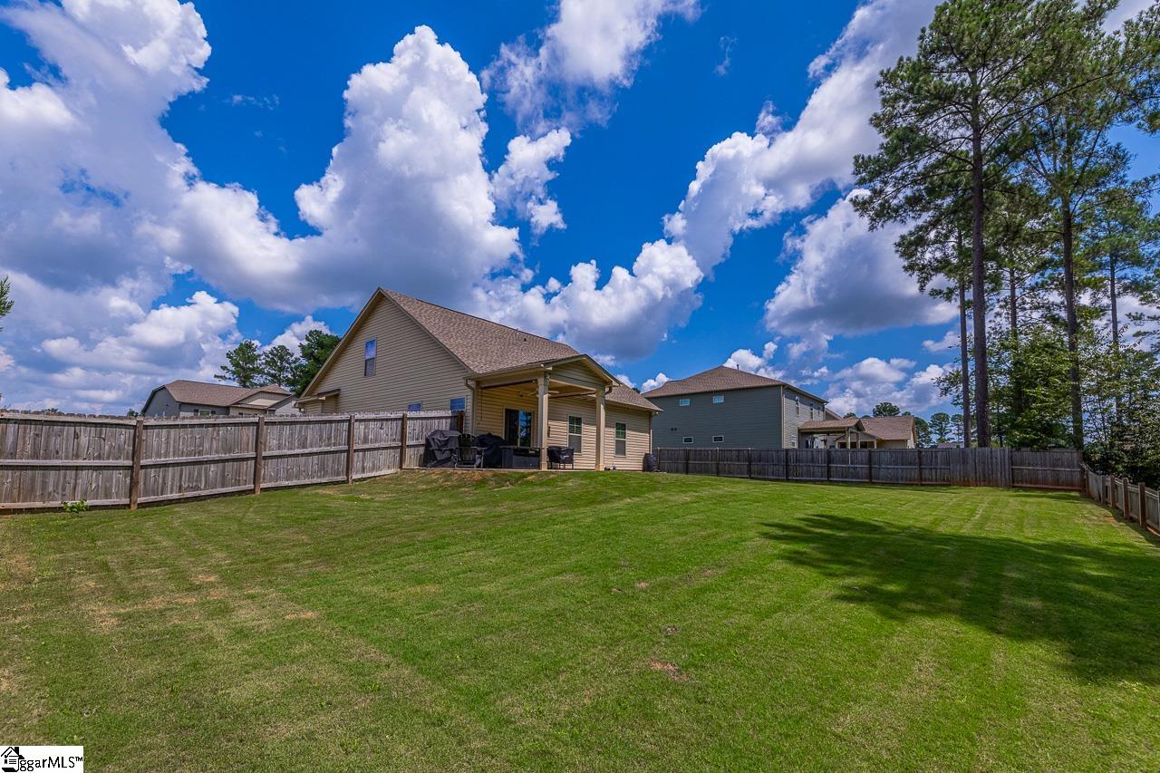 619 Autumn Breeze Walk Inman, SC 29349