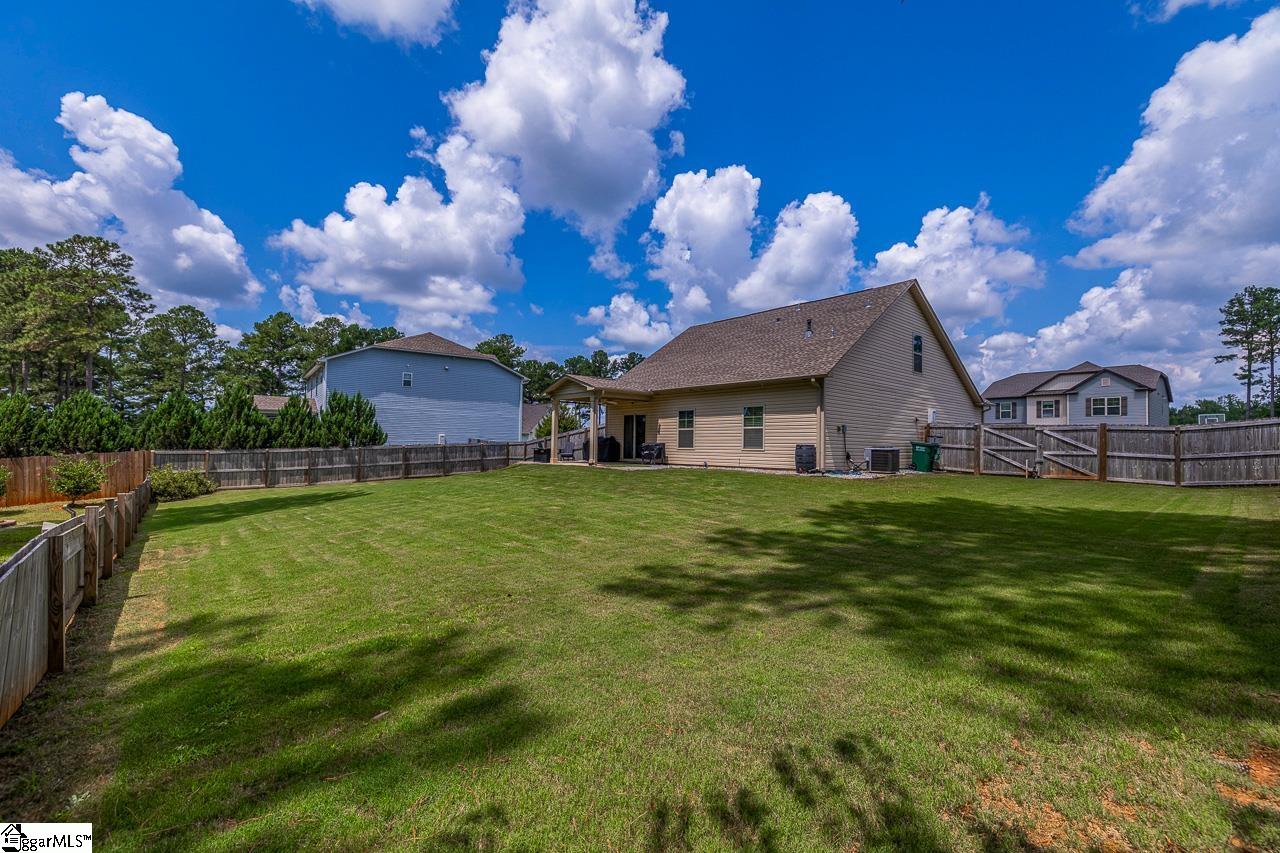 619 Autumn Breeze Walk Inman, SC 29349