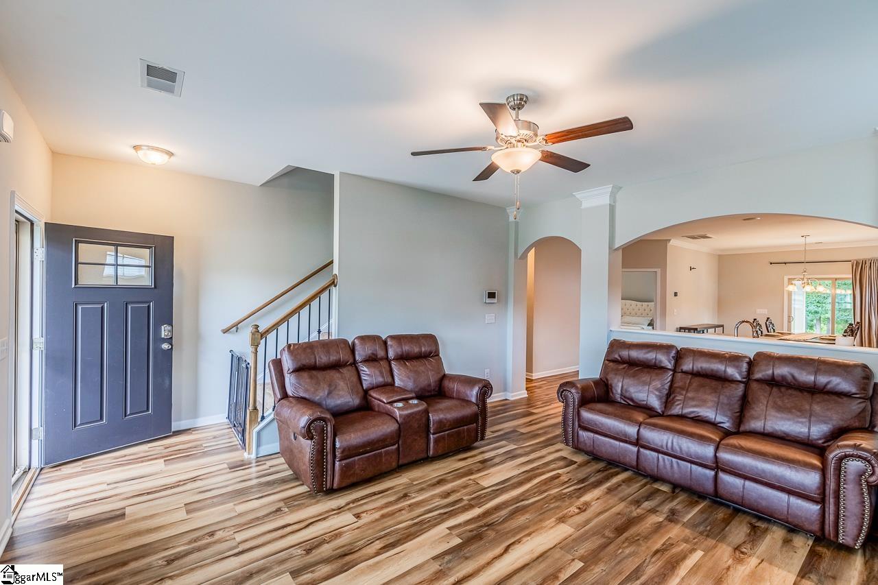 619 Autumn Breeze Walk Inman, SC 29349