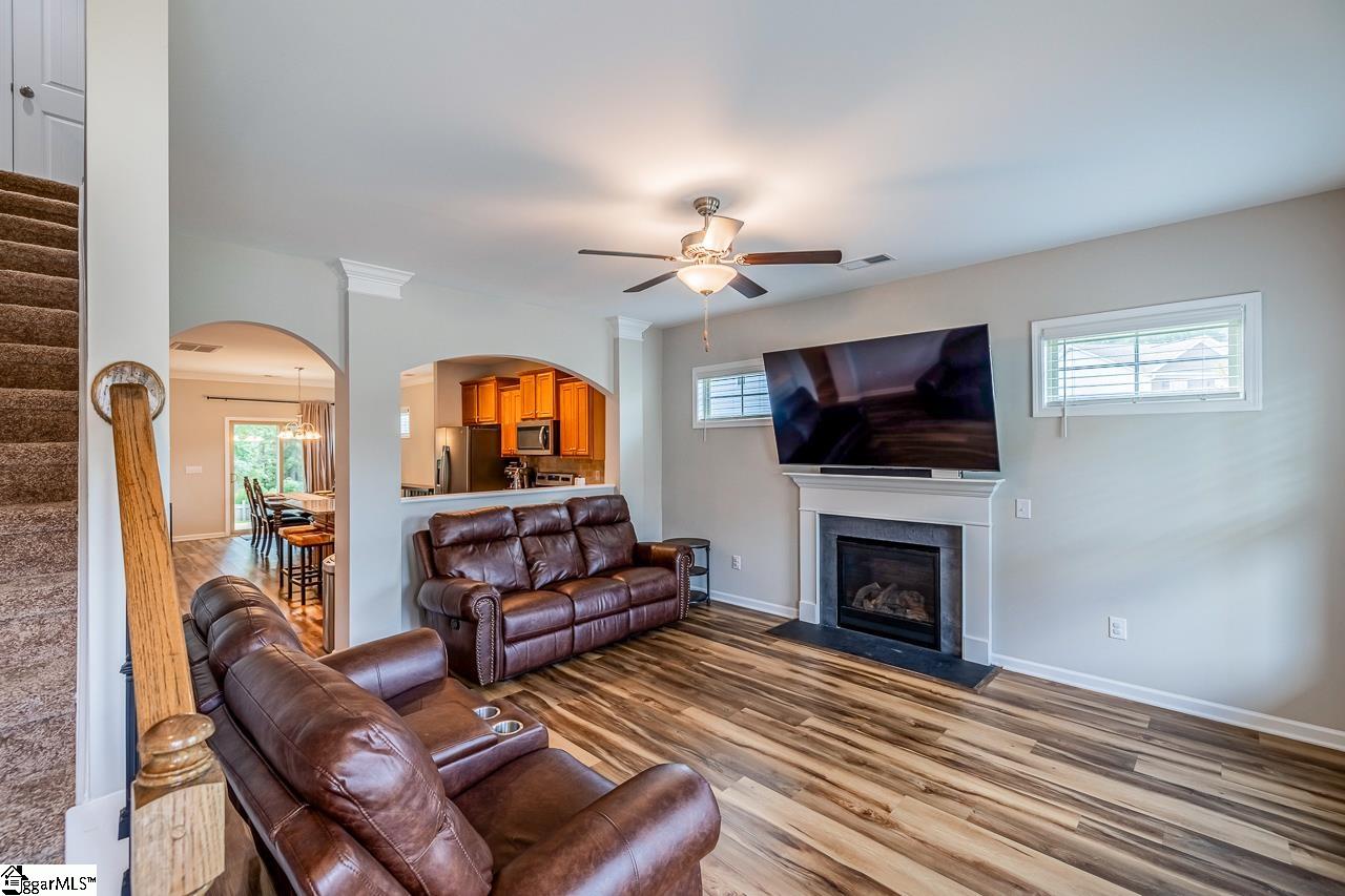 619 Autumn Breeze Walk Inman, SC 29349