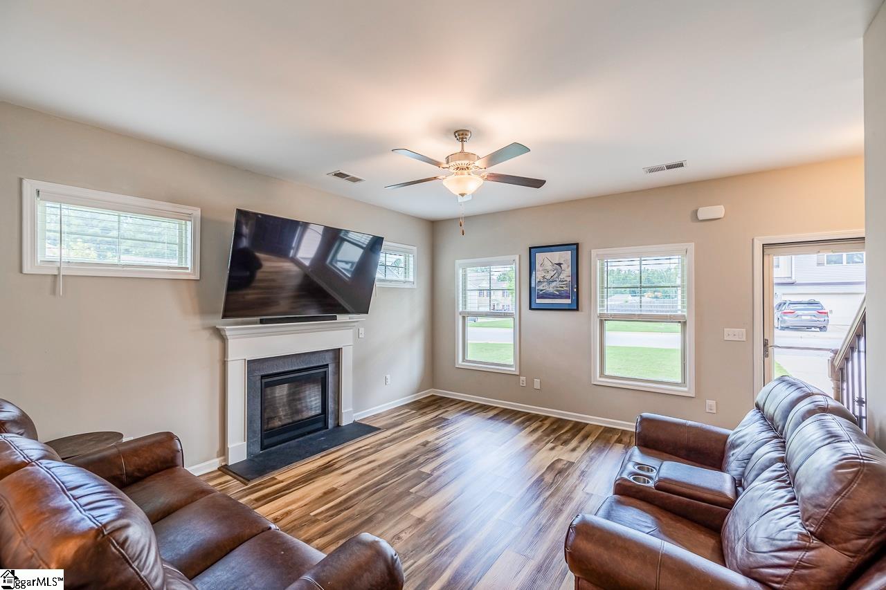 619 Autumn Breeze Walk Inman, SC 29349