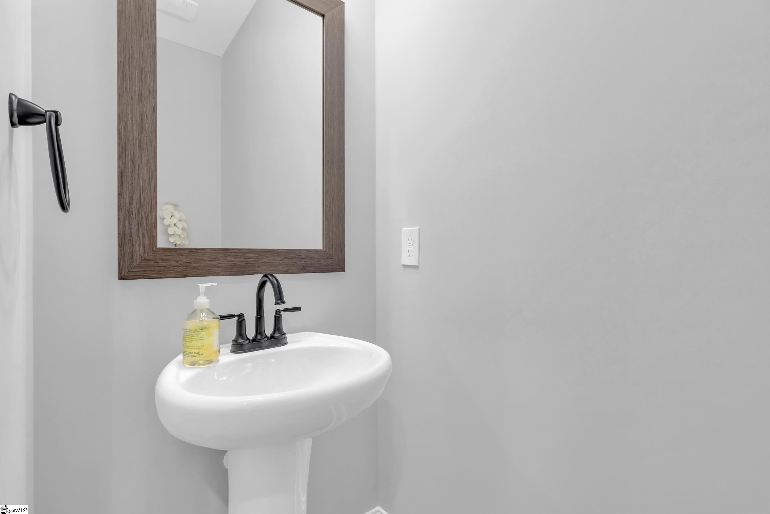 105 Fox den Court Easley, SC 29642