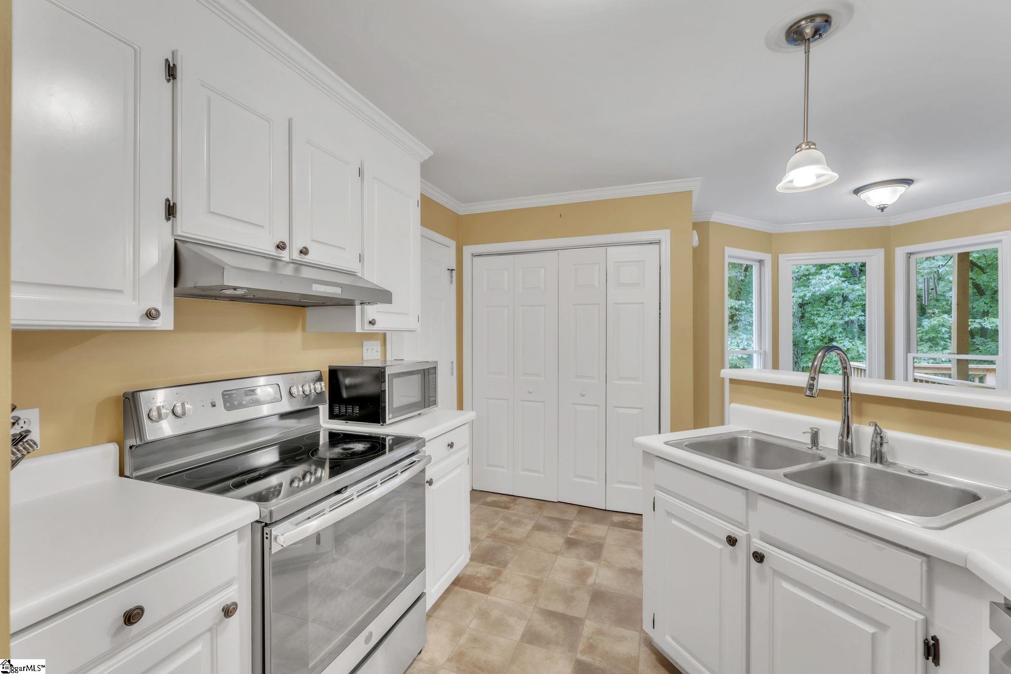 501 Foxhound Road Simpsonville, SC 29680
