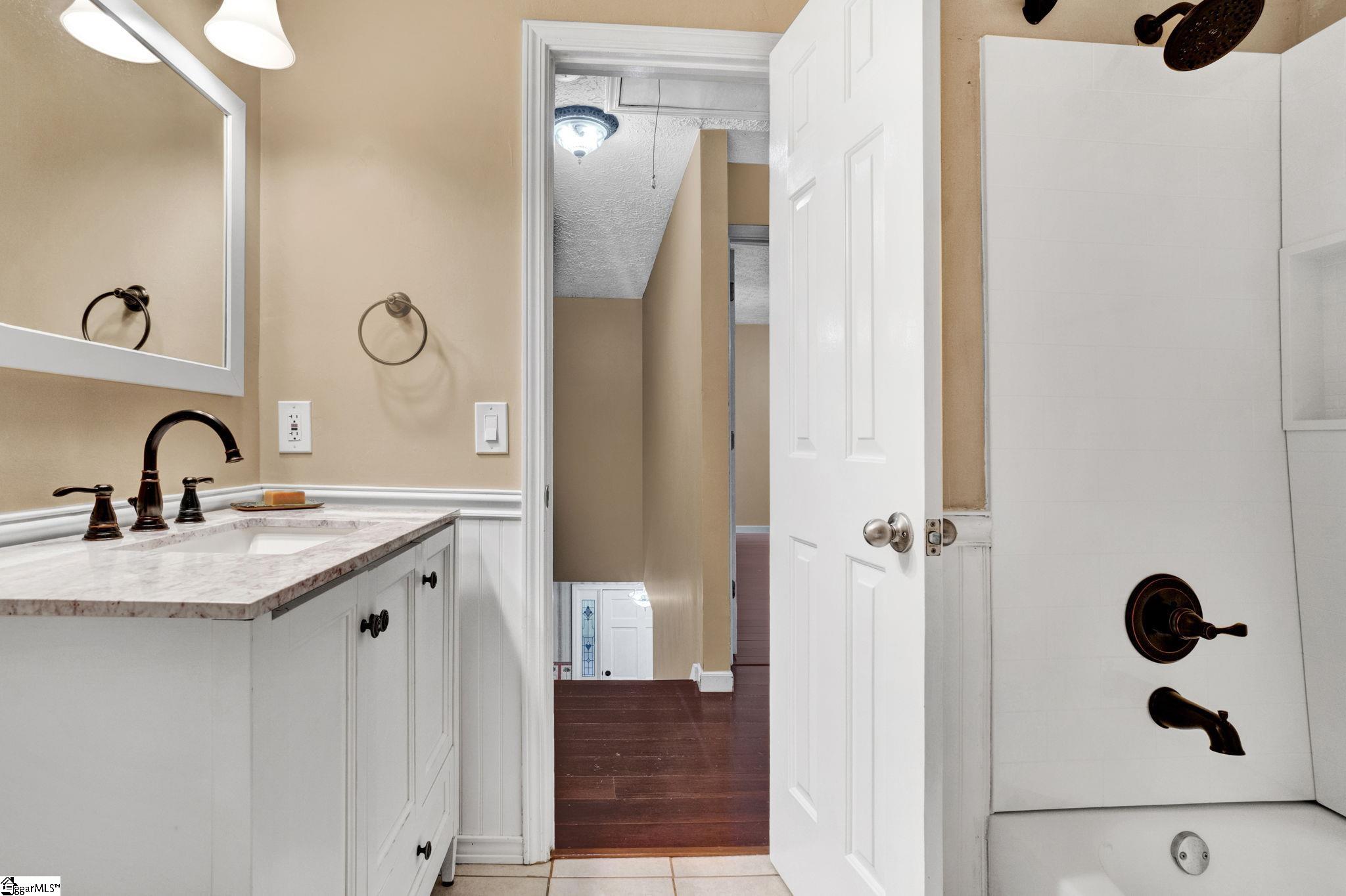 215 E Shefford Street Greer, SC 29650