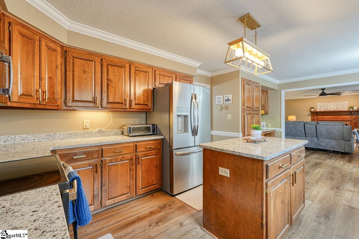 225 W Killarney Lake Moore, SC 29369
