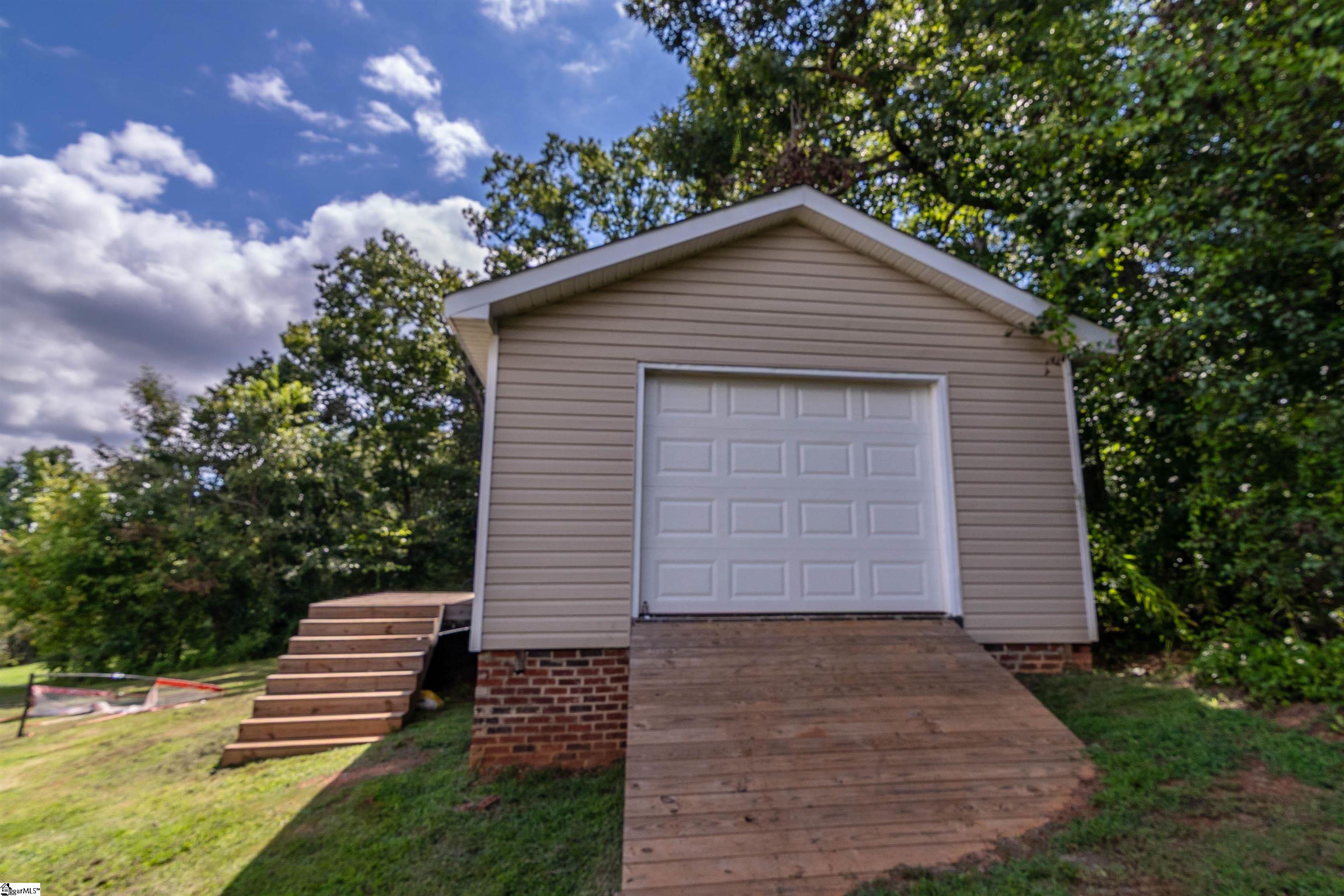 129 Saddlebrook Avenue Pickens, SC 29671