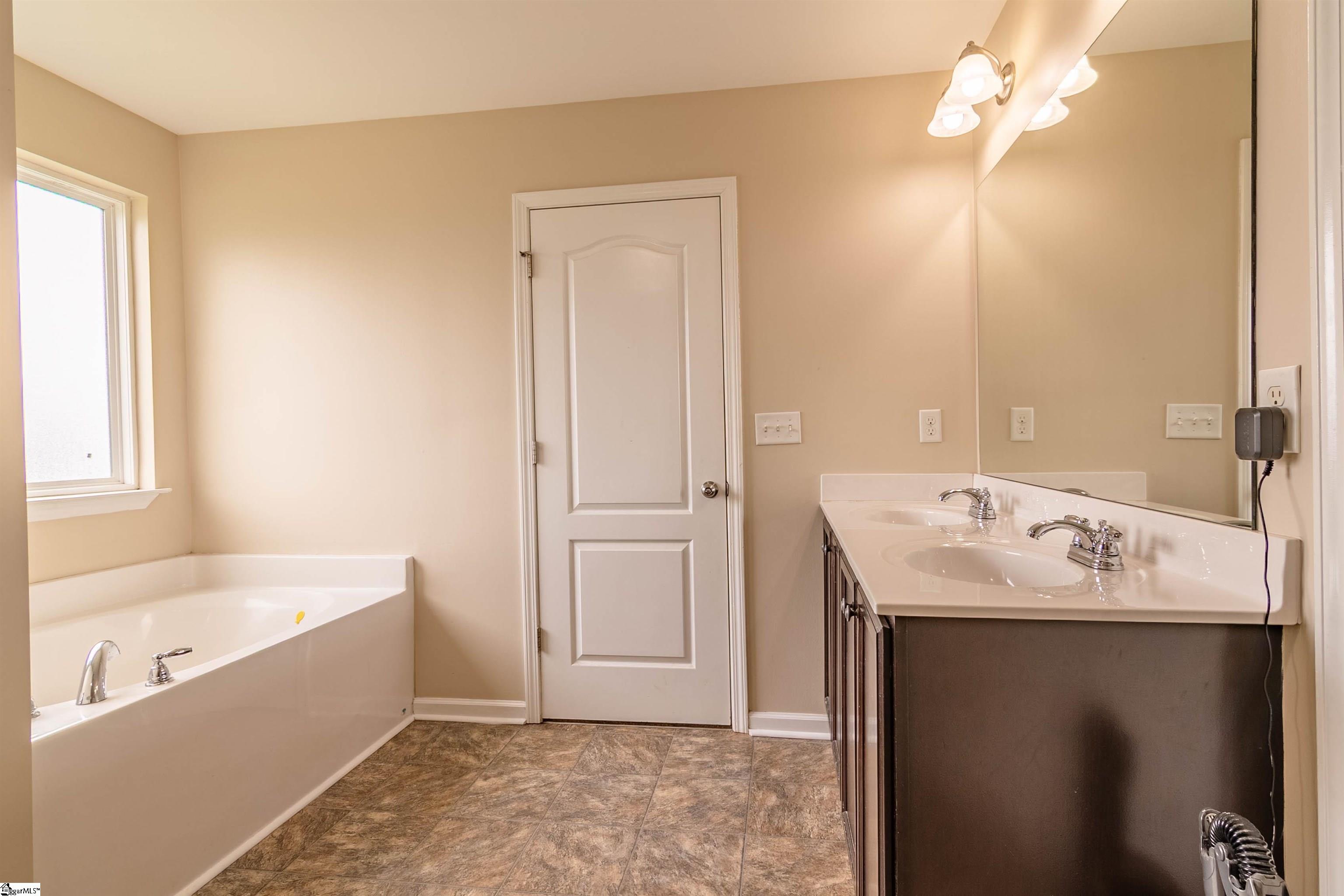 129 Saddlebrook Avenue Pickens, SC 29671