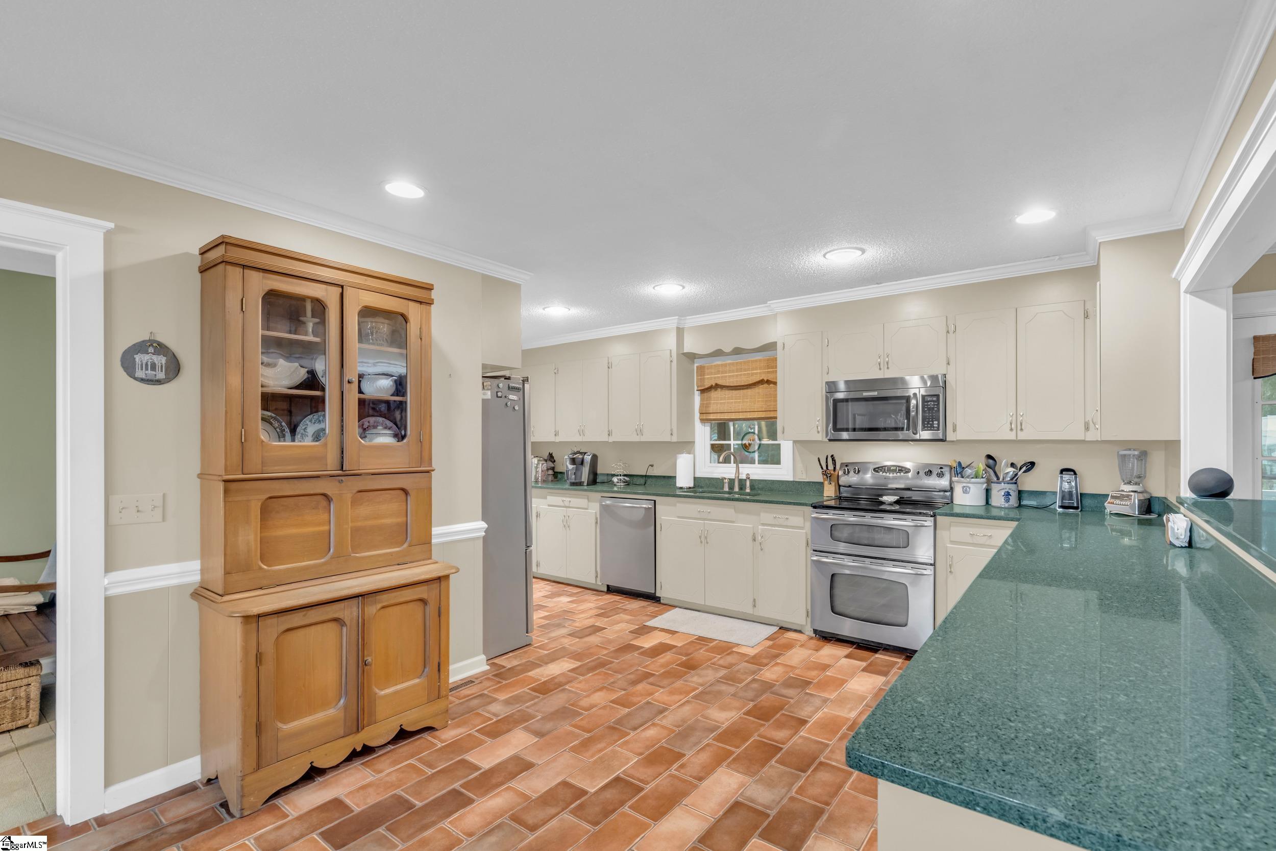 10065 New Cut Road Campobello, SC 29322