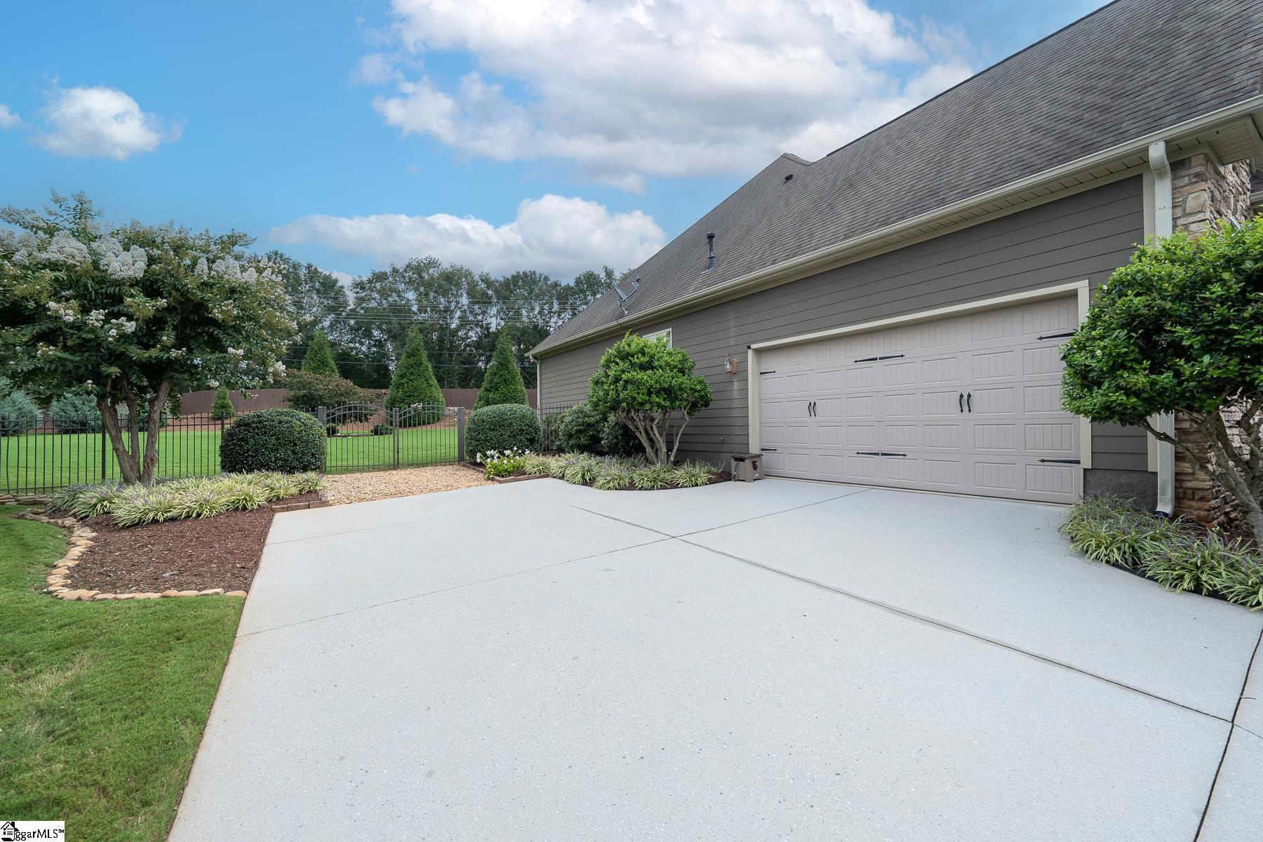 25 Sunny Meadow Lane Simpsonville, SC 29681