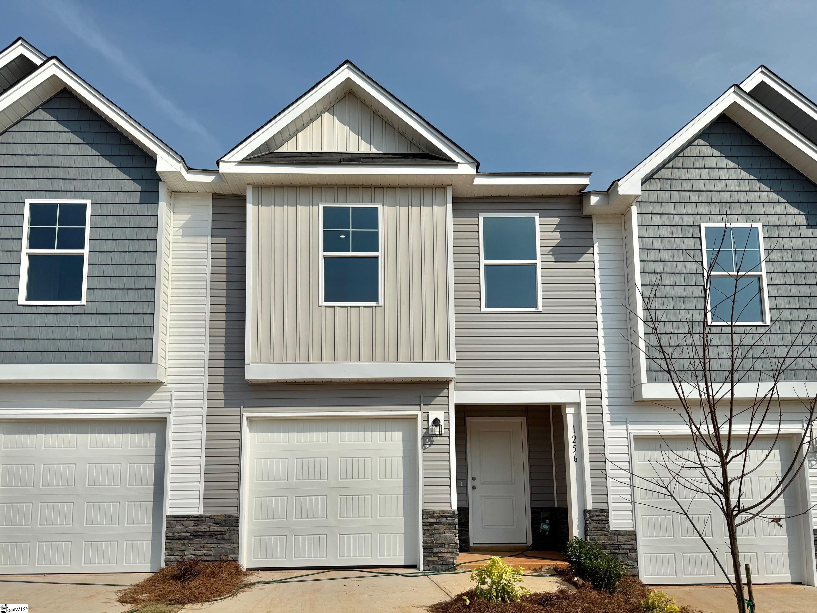 1256 Forestbrook Lane Spartanburg, SC 29303