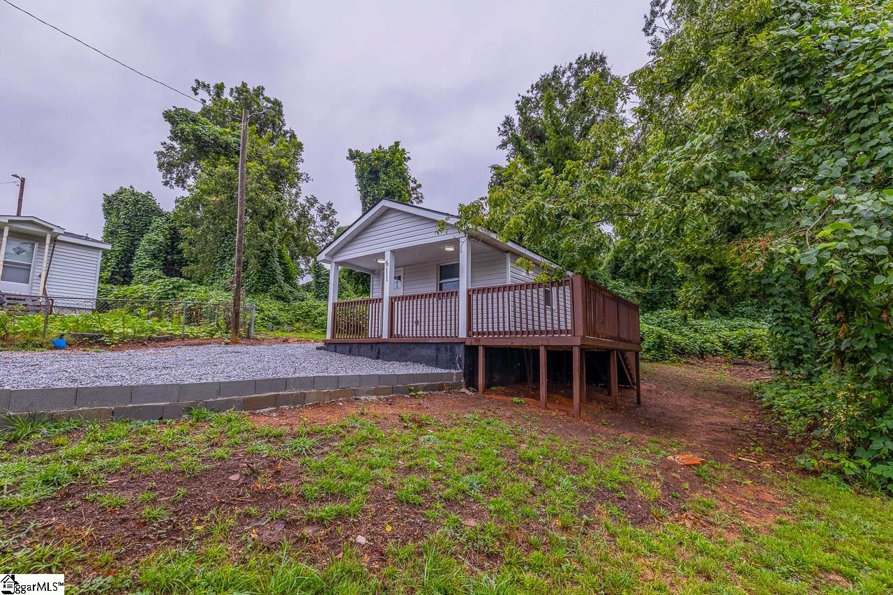 611 Hunters Court Laurens, SC 29360