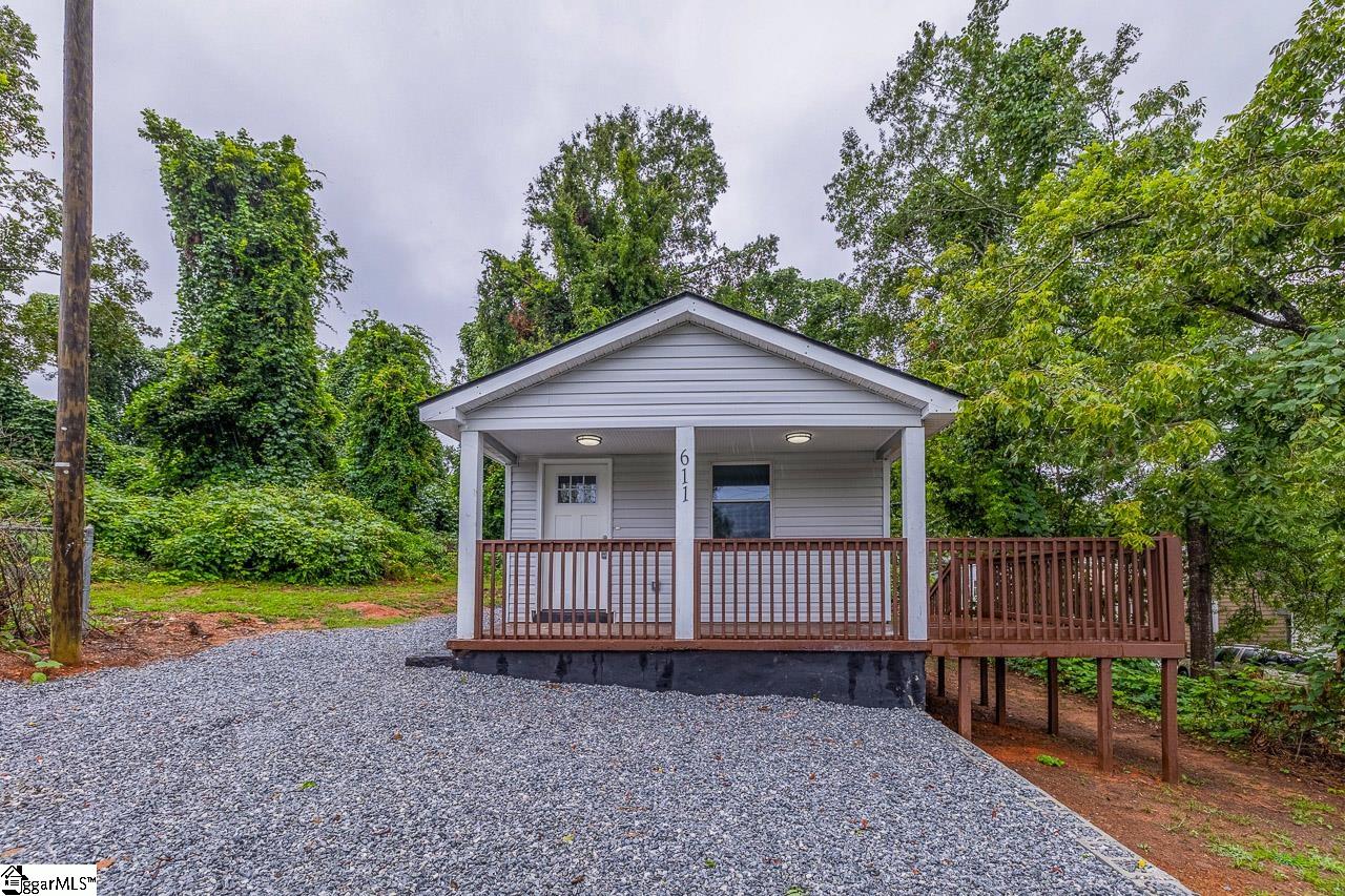 611 Hunters Court Laurens, SC 29360