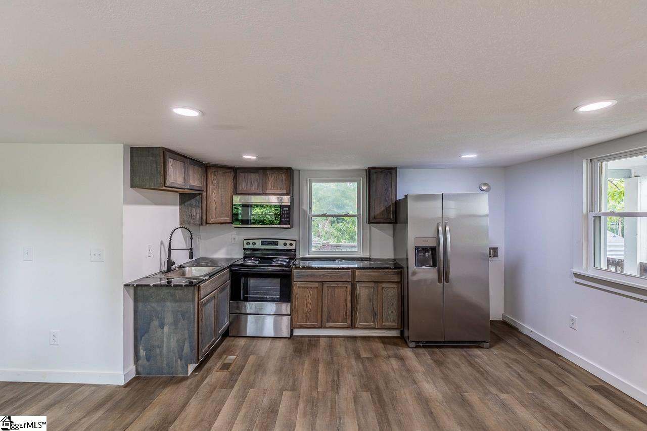 611 Hunters Court Laurens, SC 29360